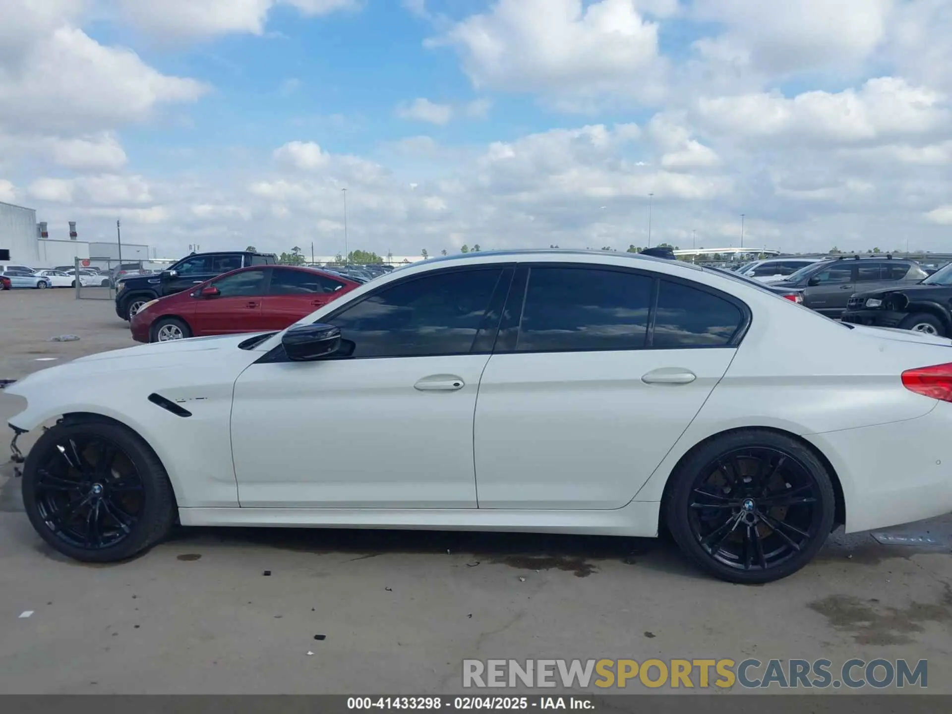15 fotografías del automóvil dañado WBSJF0C08LB448907 BMW M5 2020