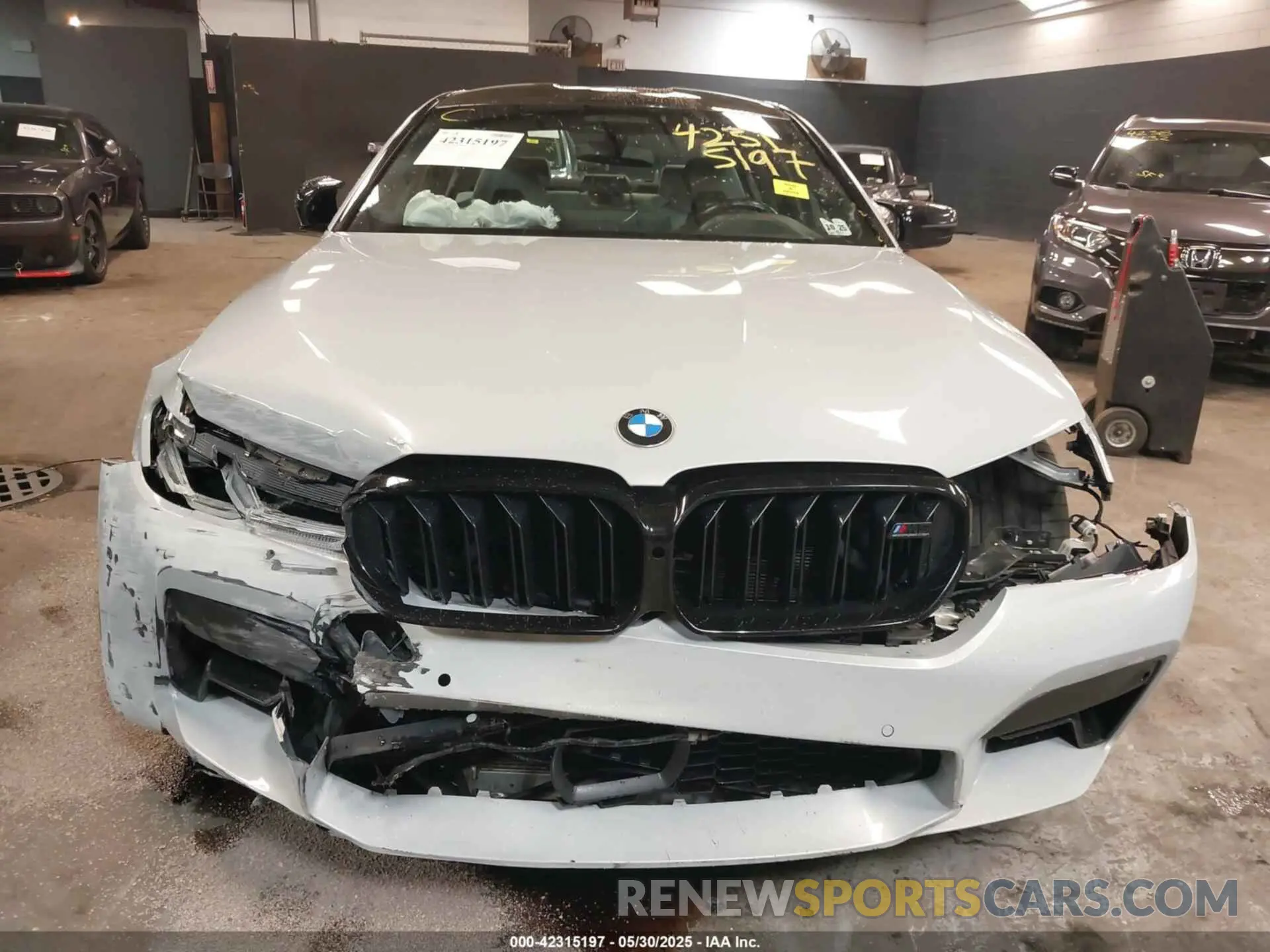 12 fotografías del automóvil dañado WBS83CH01MCF44510 BMW M5 2021