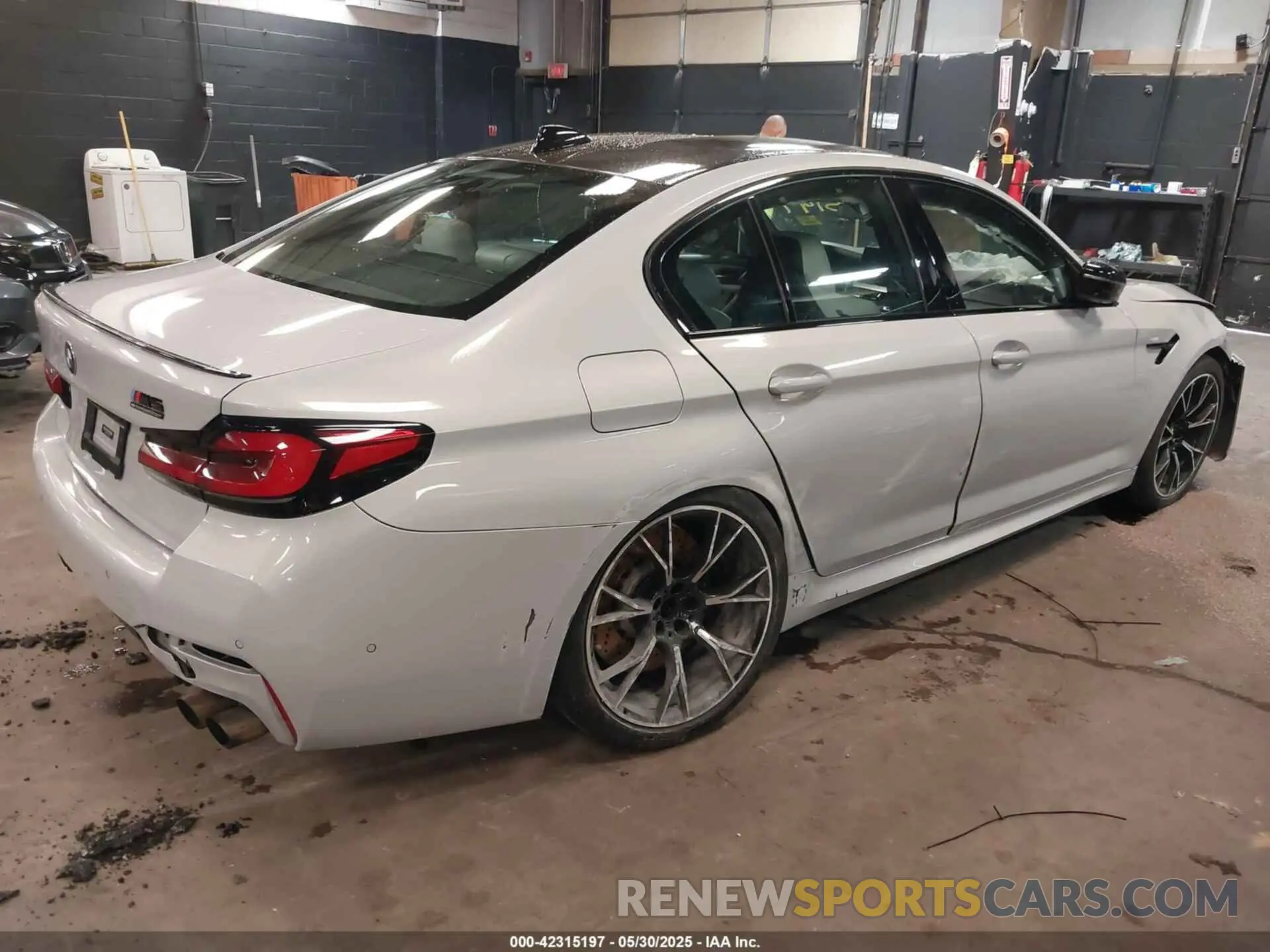 4 fotografías del automóvil dañado WBS83CH01MCF44510 BMW M5 2021