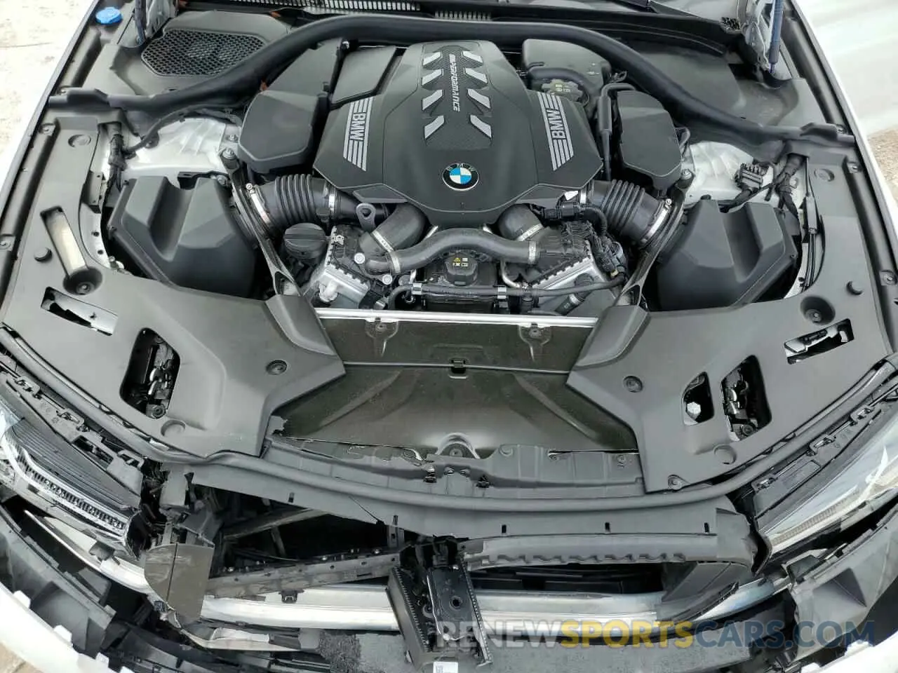 12 fotografías del automóvil dañado WBA13BK08PCM88799 BMW M5 2023