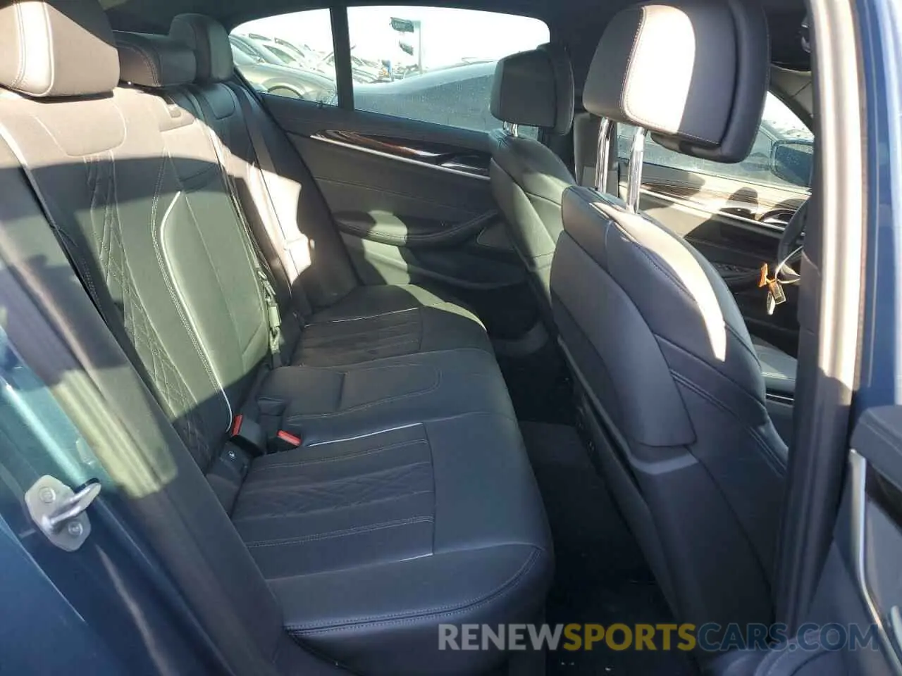 10 fotografías del automóvil dañado WBA13BK08PCN51125 BMW M5 2023