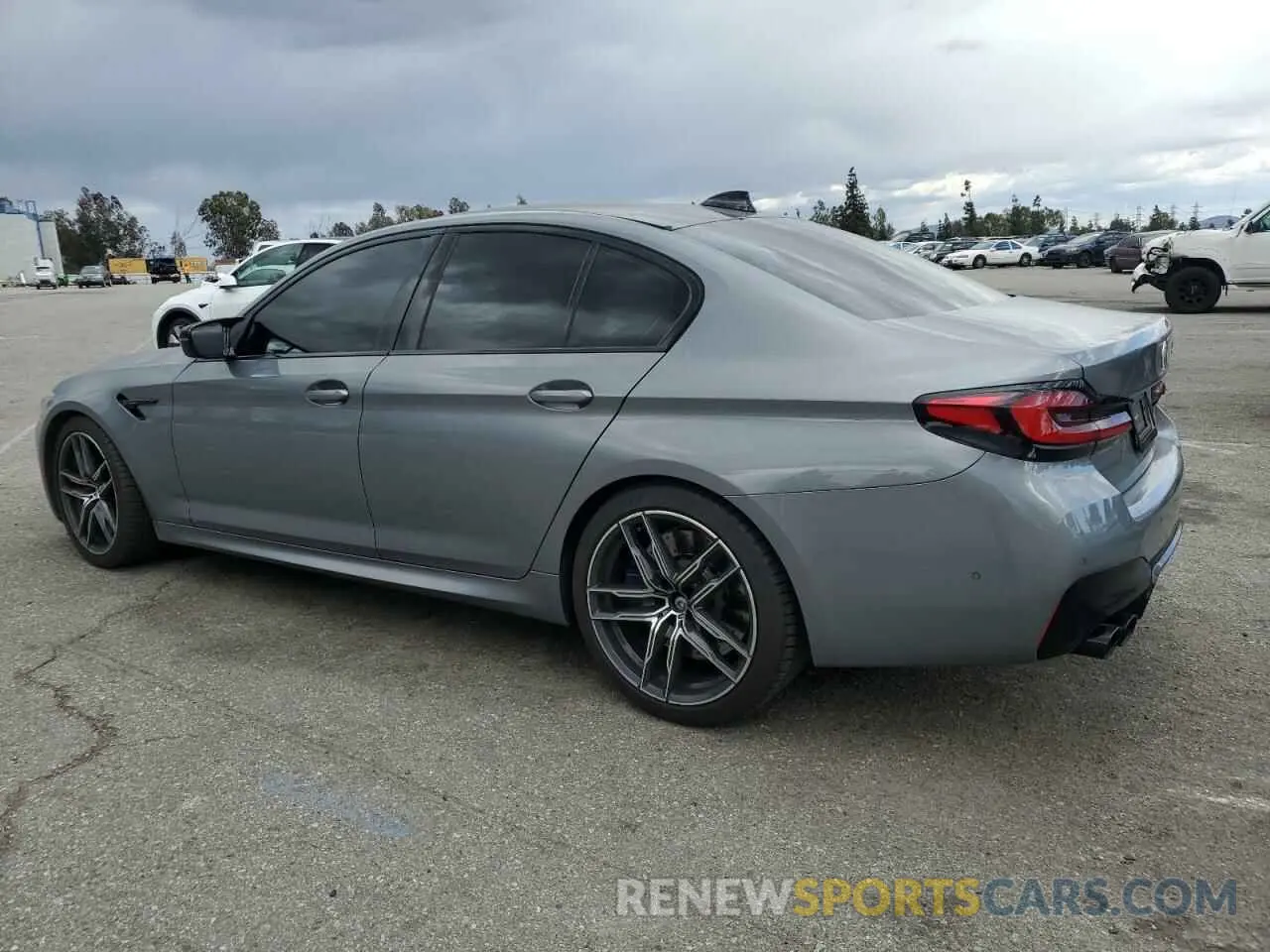 2 fotografías del automóvil dañado WBS83CH0XPCL73032 BMW M5 2023