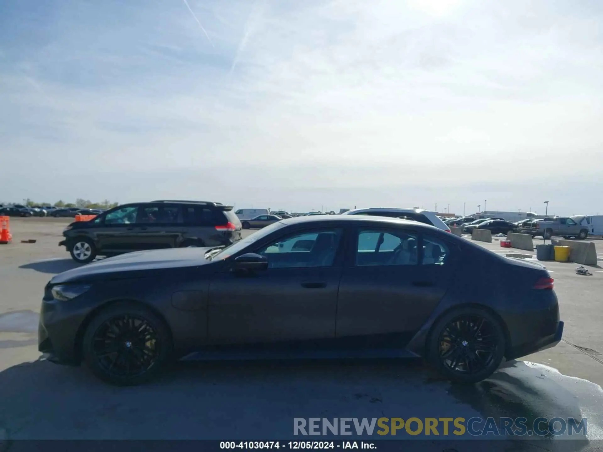 14 fotografías del automóvil dañado WBS83FK07SCT95587 BMW M5 2025