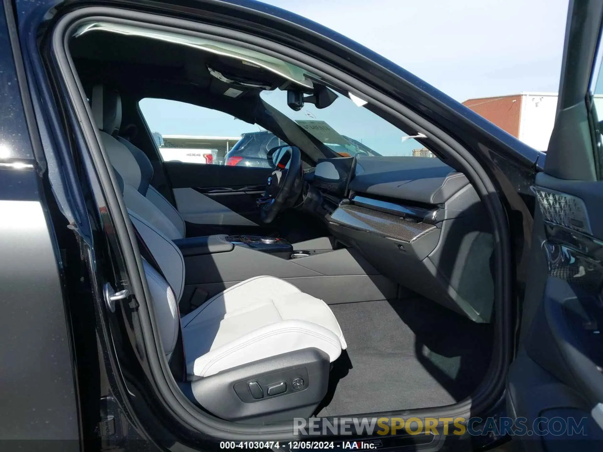 5 fotografías del automóvil dañado WBS83FK07SCT95587 BMW M5 2025