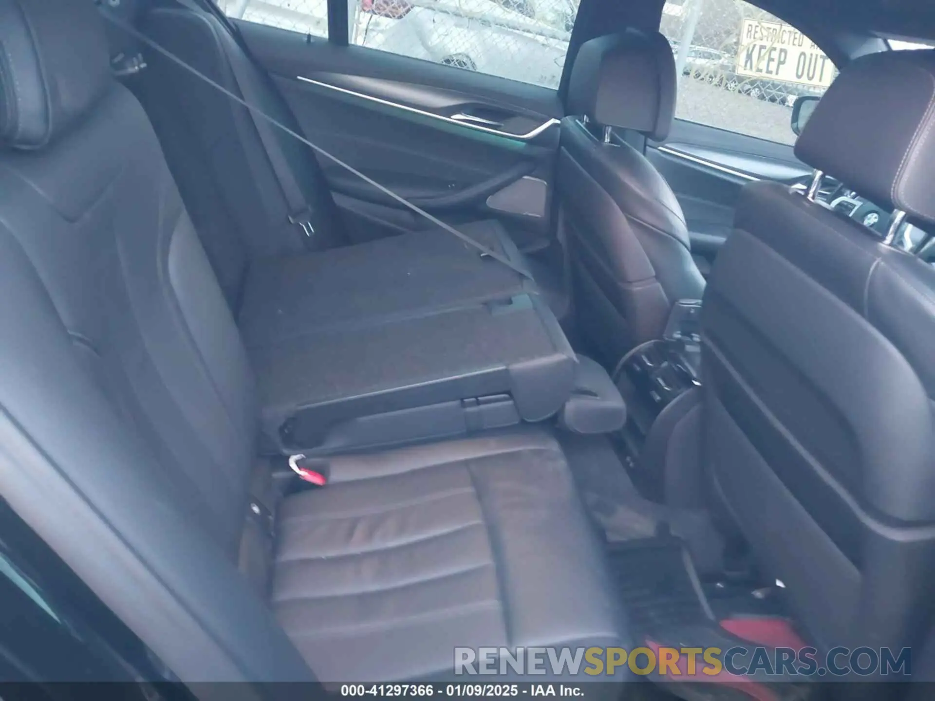 8 fotografías del automóvil dañado WBA13BK01NCH76521 BMW M550 2022