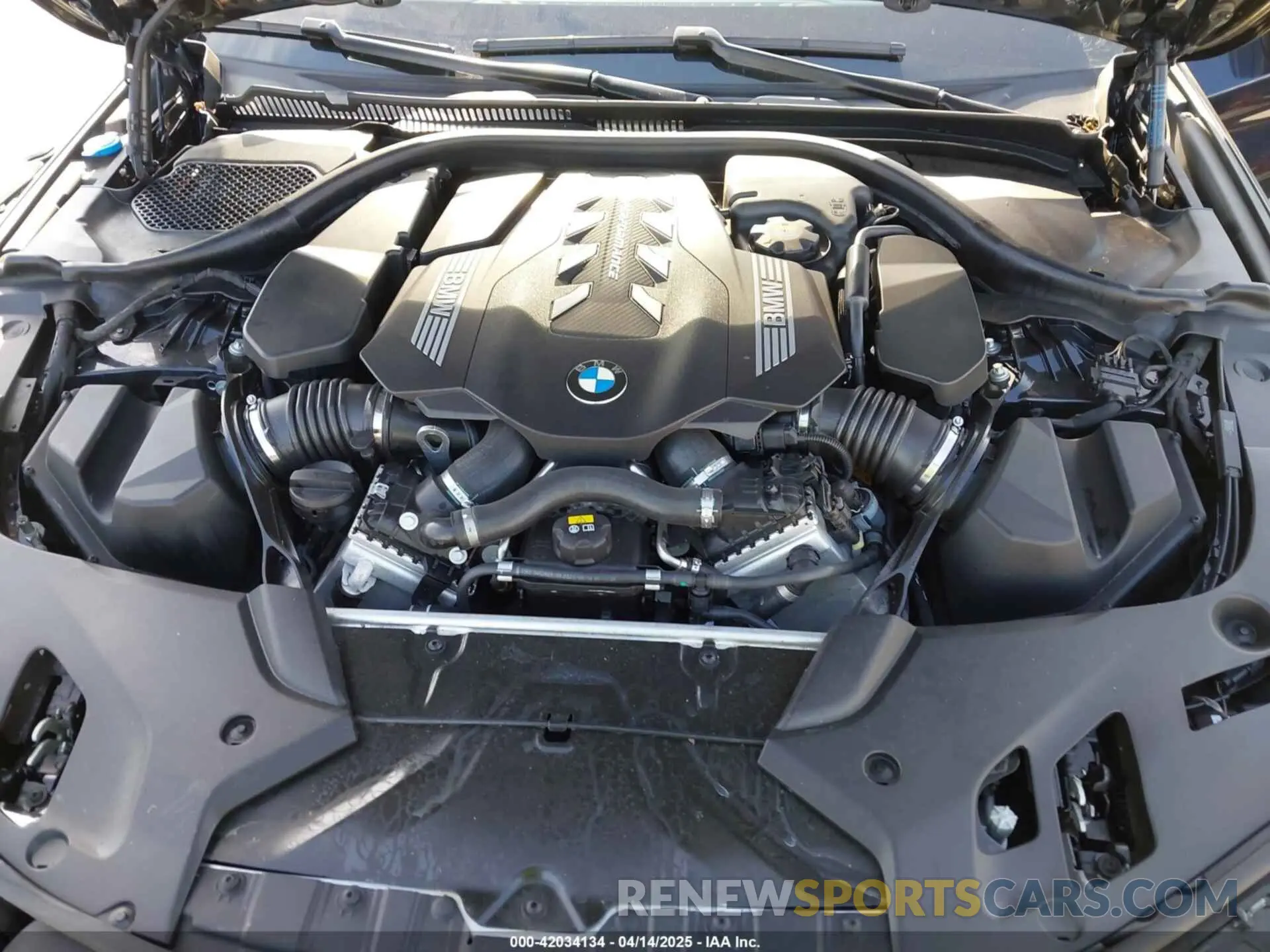 10 fotografías del automóvil dañado WBA13BK06NCJ43672 BMW M550 2022