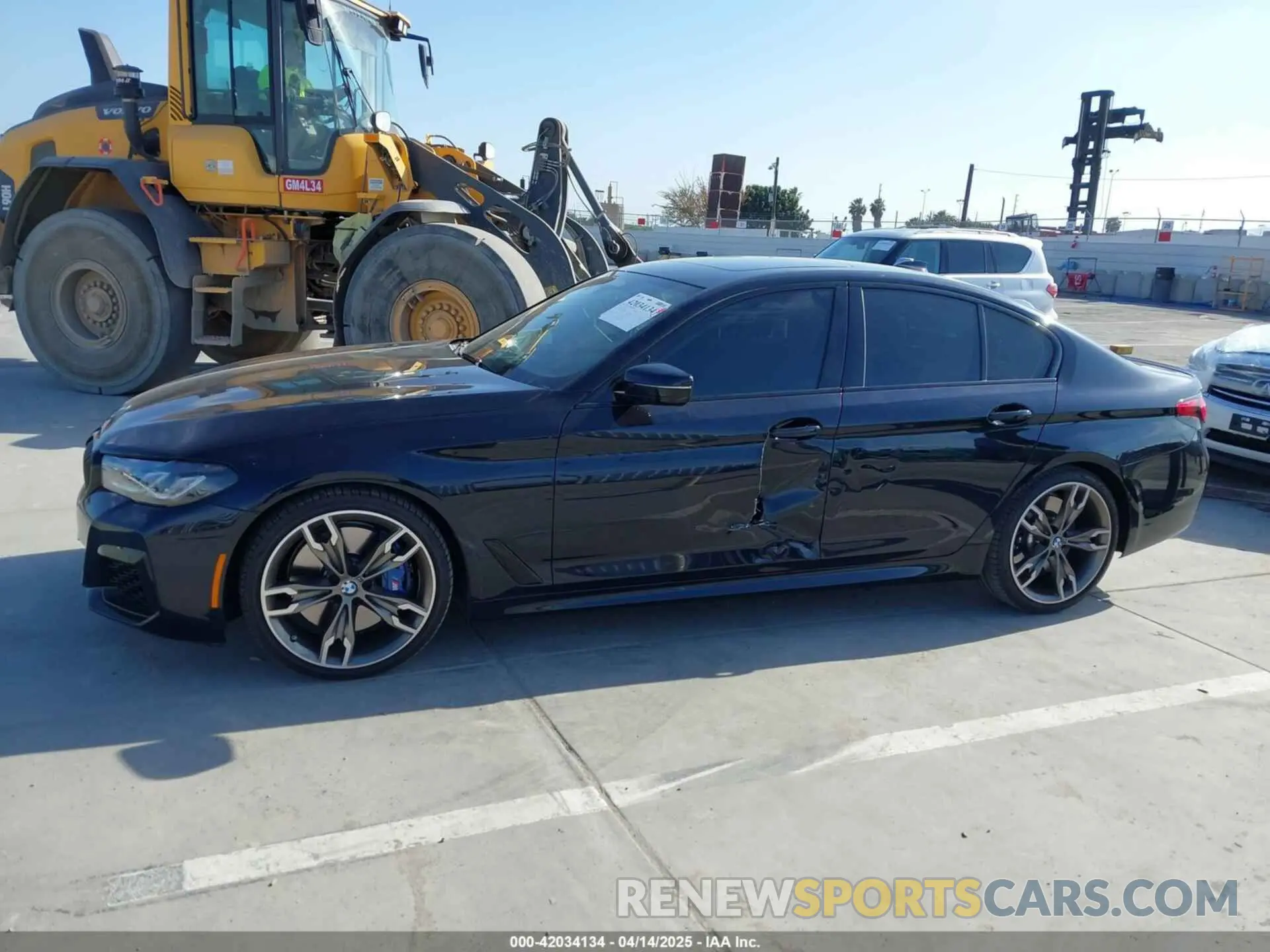 14 fotografías del automóvil dañado WBA13BK06NCJ43672 BMW M550 2022