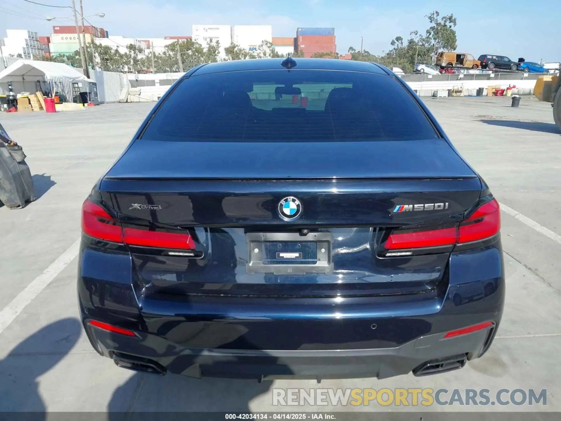 16 fotografías del automóvil dañado WBA13BK06NCJ43672 BMW M550 2022