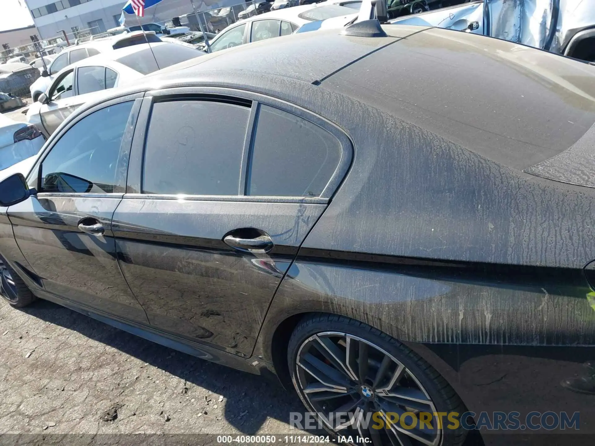 14 fotografías del automóvil dañado WBA13BK07NCJ05013 BMW M550 2022