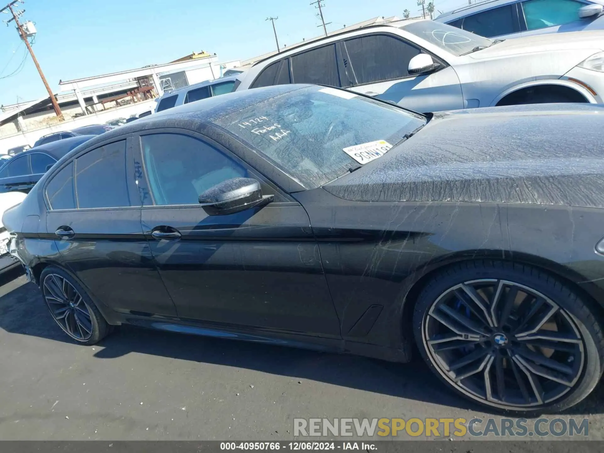 14 fotografías del automóvil dañado WBA13BK0XPCM81160 BMW M550 2023