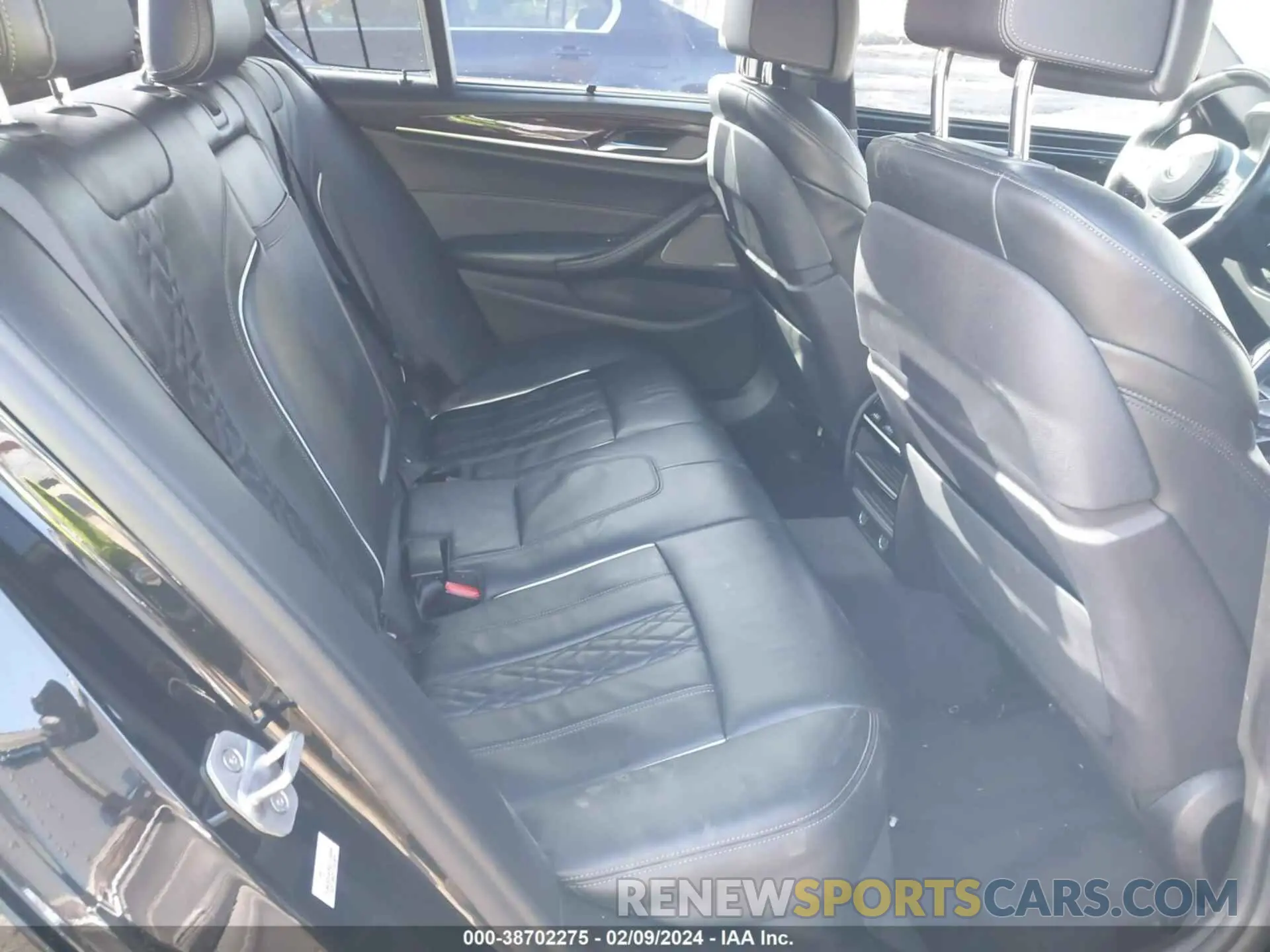 8 fotografías del automóvil dañado WBAJB9C59KB464323 BMW M550I 2019
