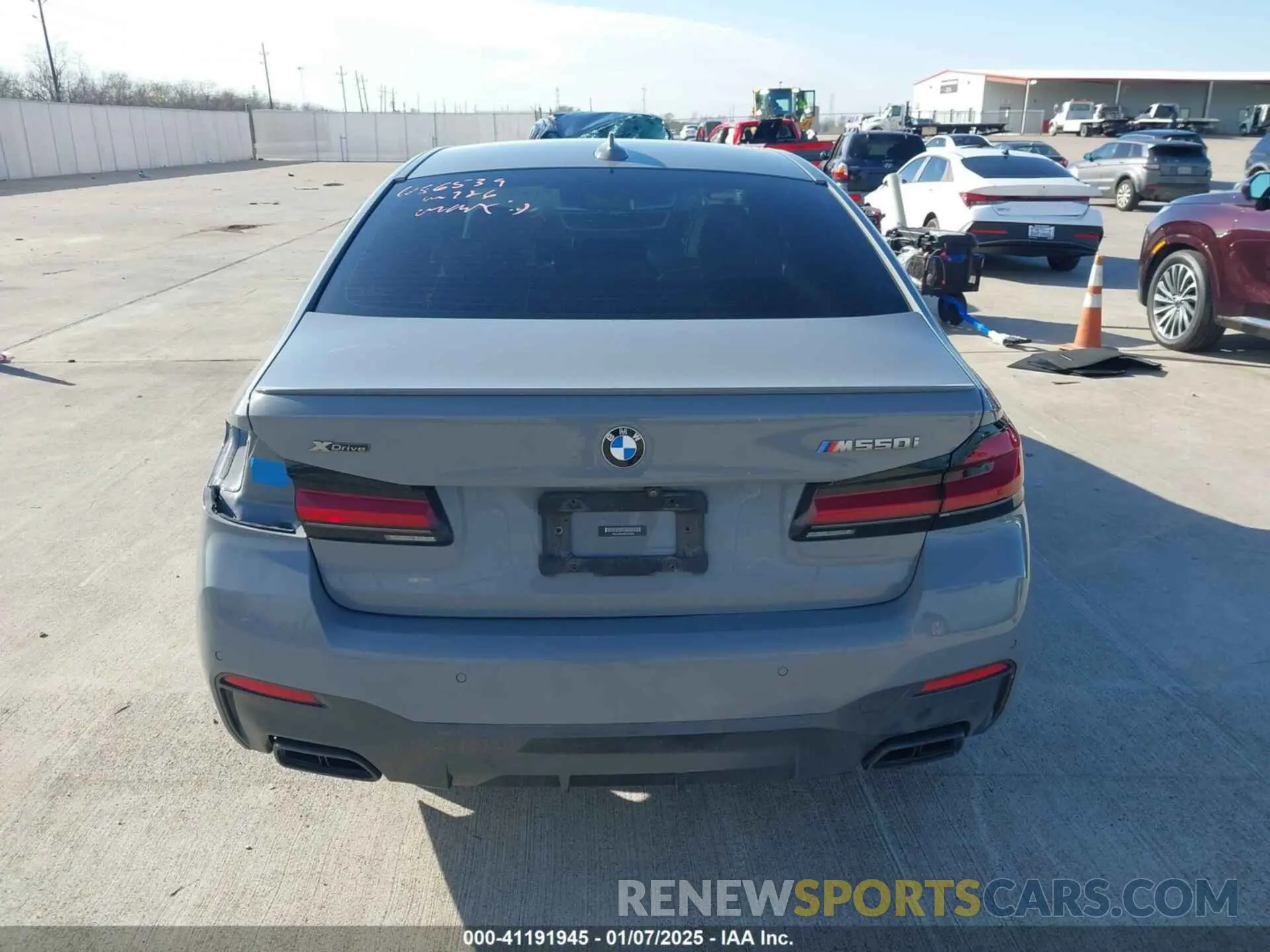 16 fotografías del automóvil dañado WBA13BK00MCF52008 BMW M550I 2021