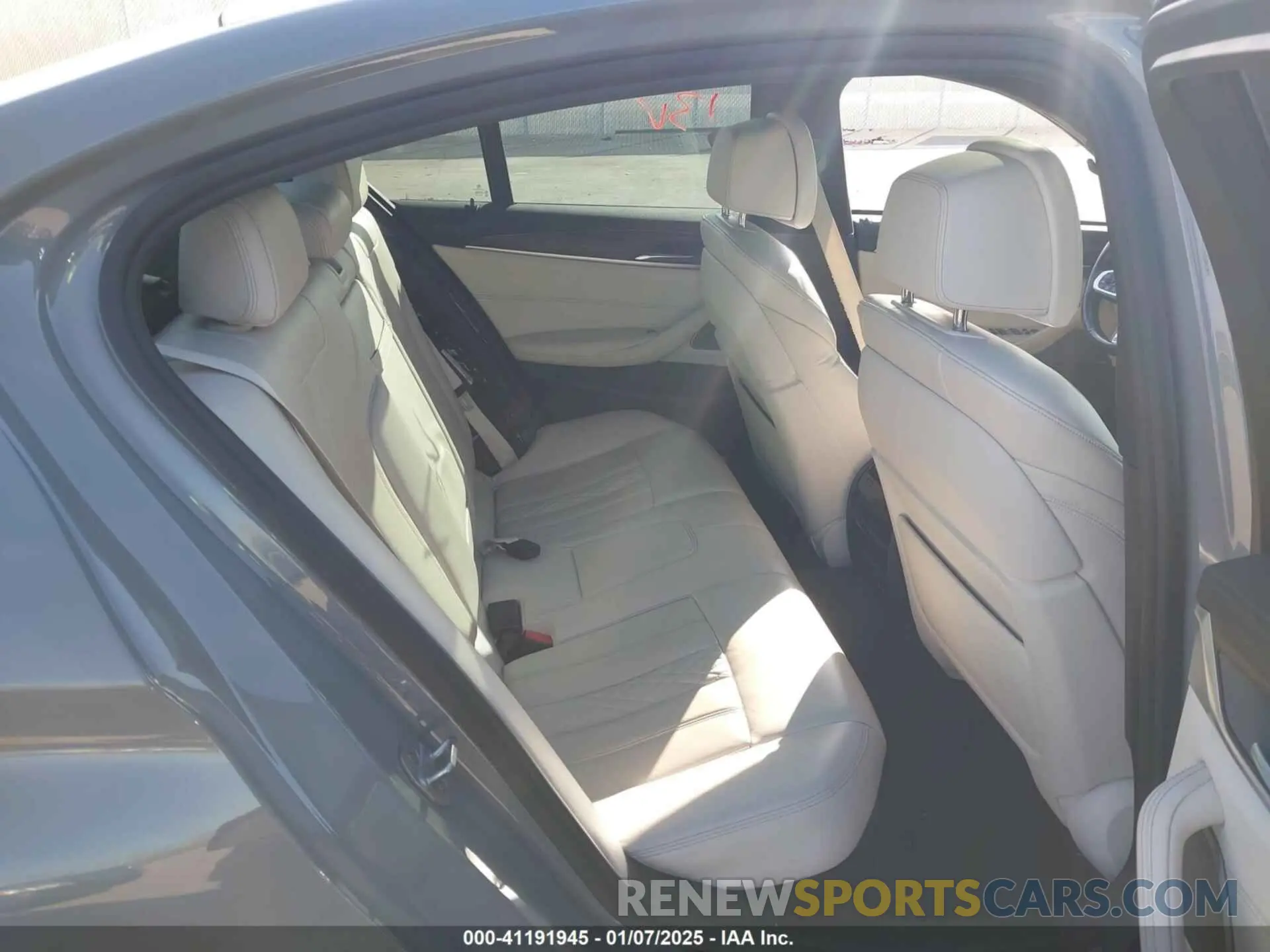 8 fotografías del automóvil dañado WBA13BK00MCF52008 BMW M550I 2021