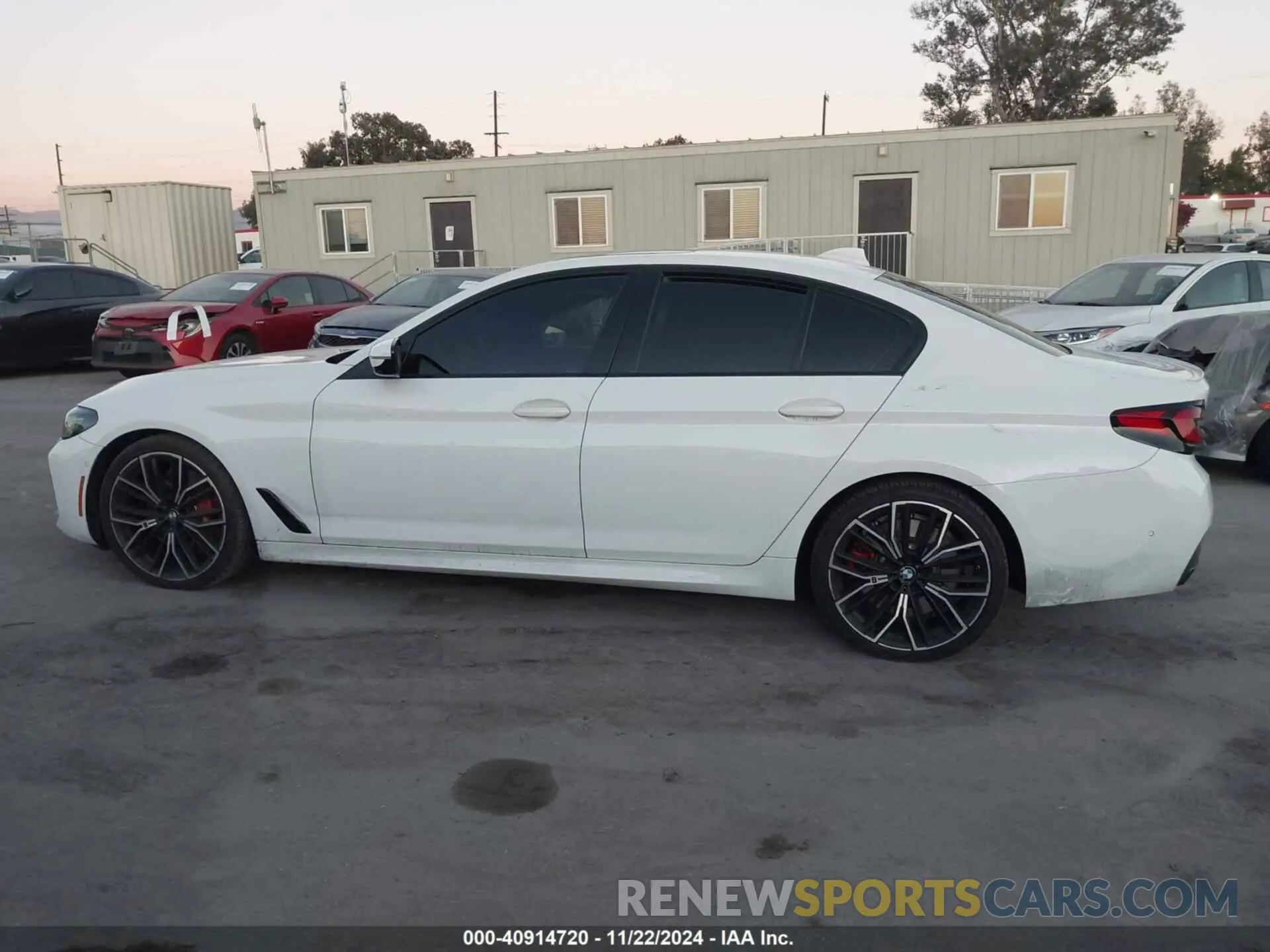 13 fotografías del automóvil dañado WBA13BK01MCF84773 BMW M550I 2021