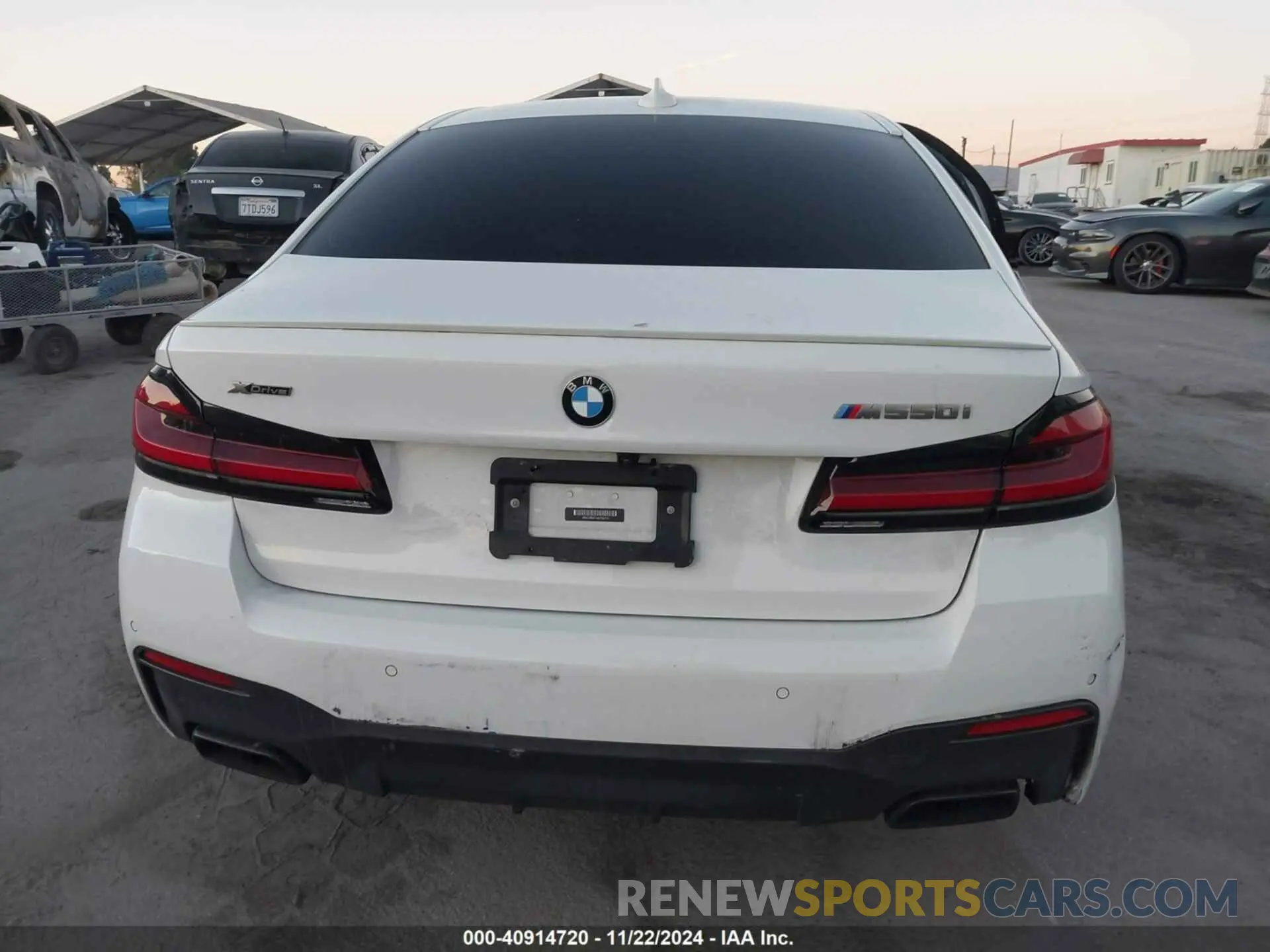 15 fotografías del automóvil dañado WBA13BK01MCF84773 BMW M550I 2021