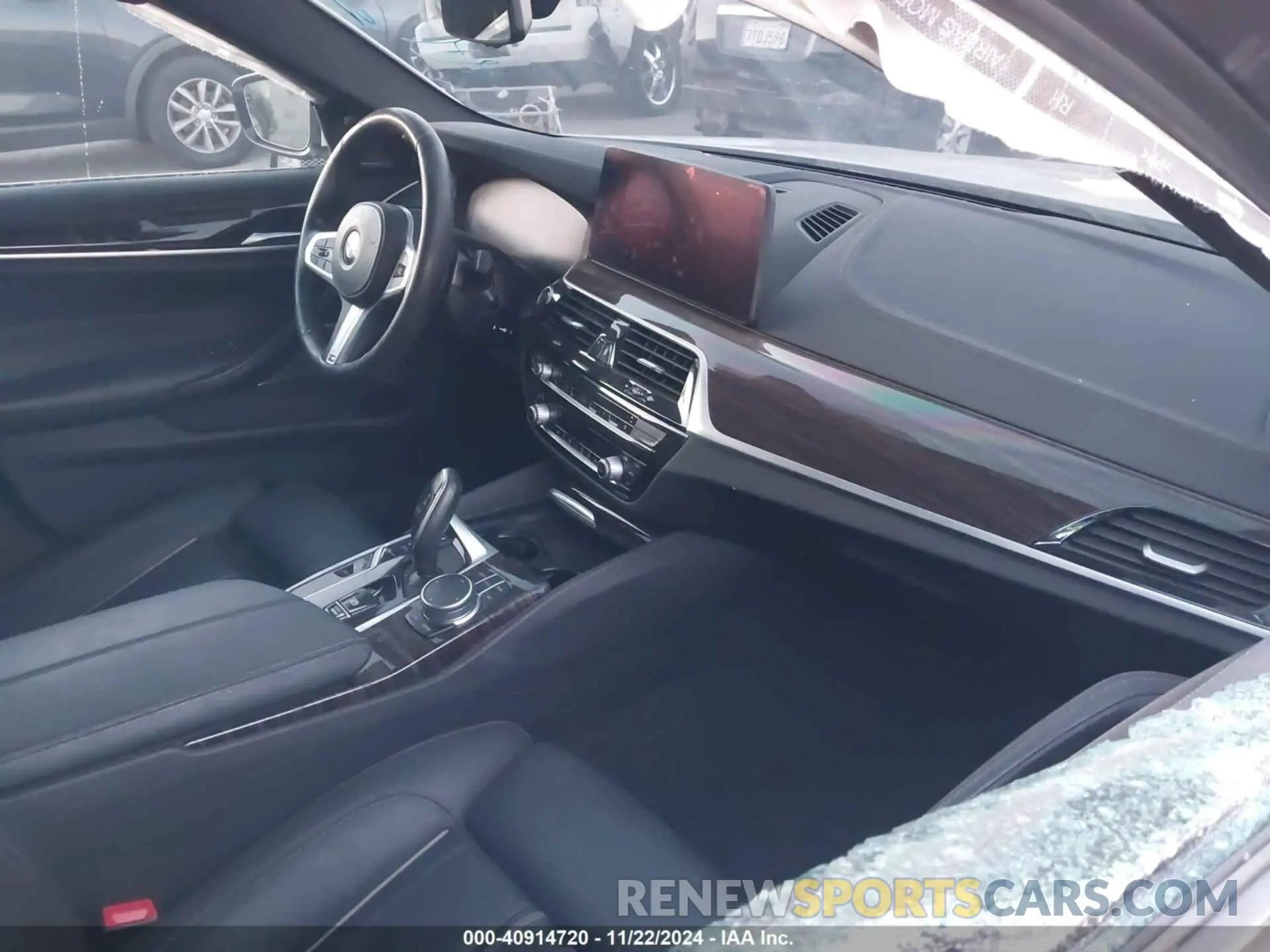 5 fotografías del automóvil dañado WBA13BK01MCF84773 BMW M550I 2021