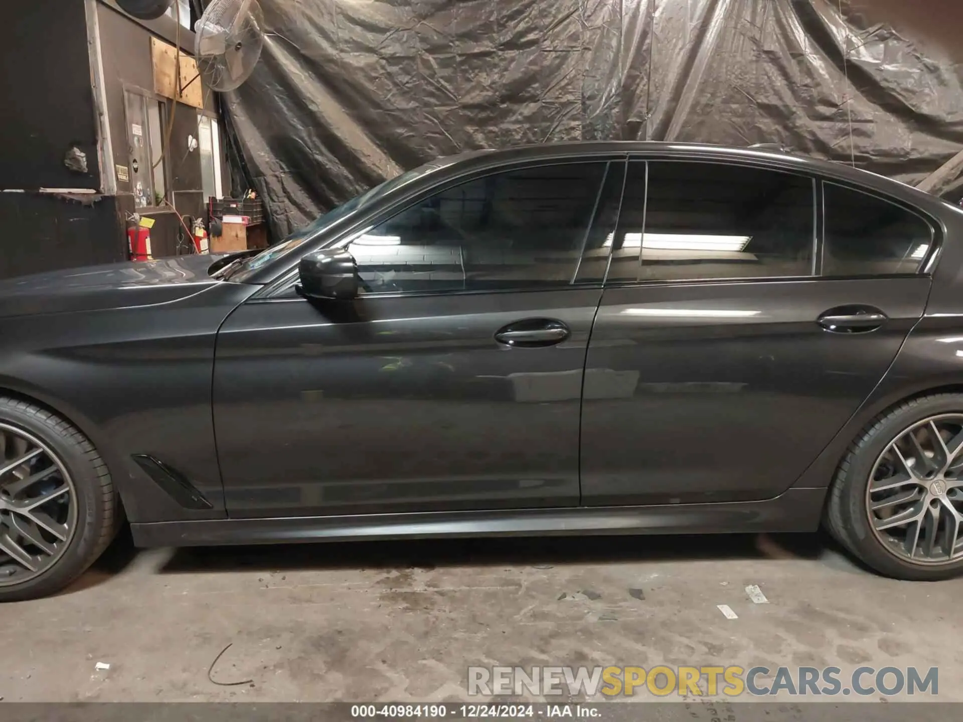 15 fotografías del automóvil dañado WBA13BK03MCF66081 BMW M550I 2021