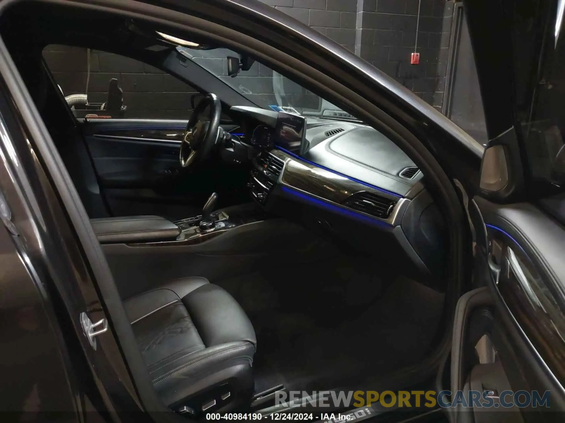 5 fotografías del automóvil dañado WBA13BK03MCF66081 BMW M550I 2021