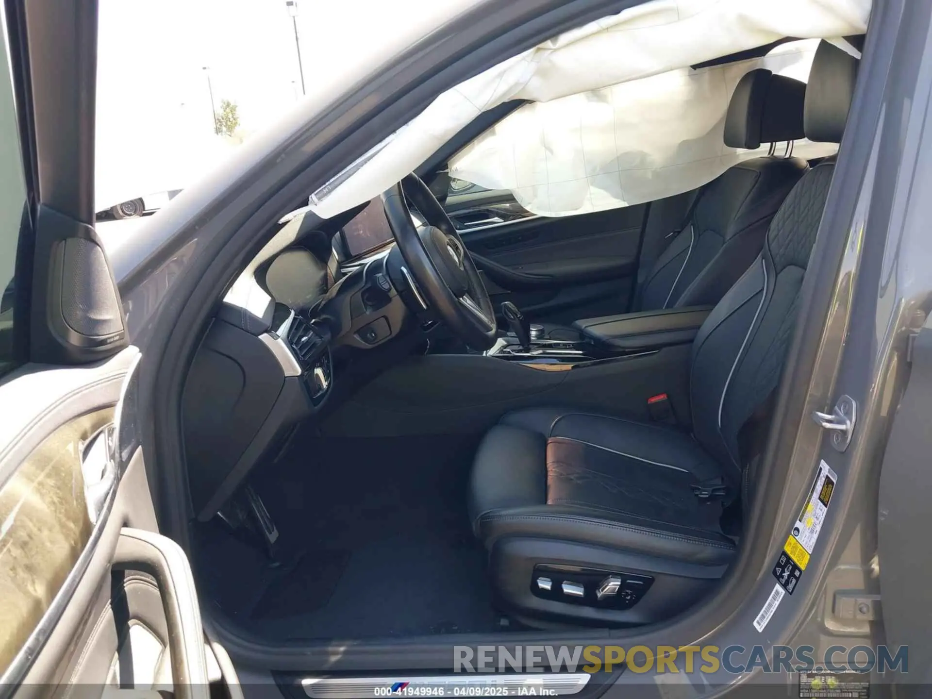 5 fotografías del automóvil dañado WBA13BK04MCF86288 BMW M550I 2021