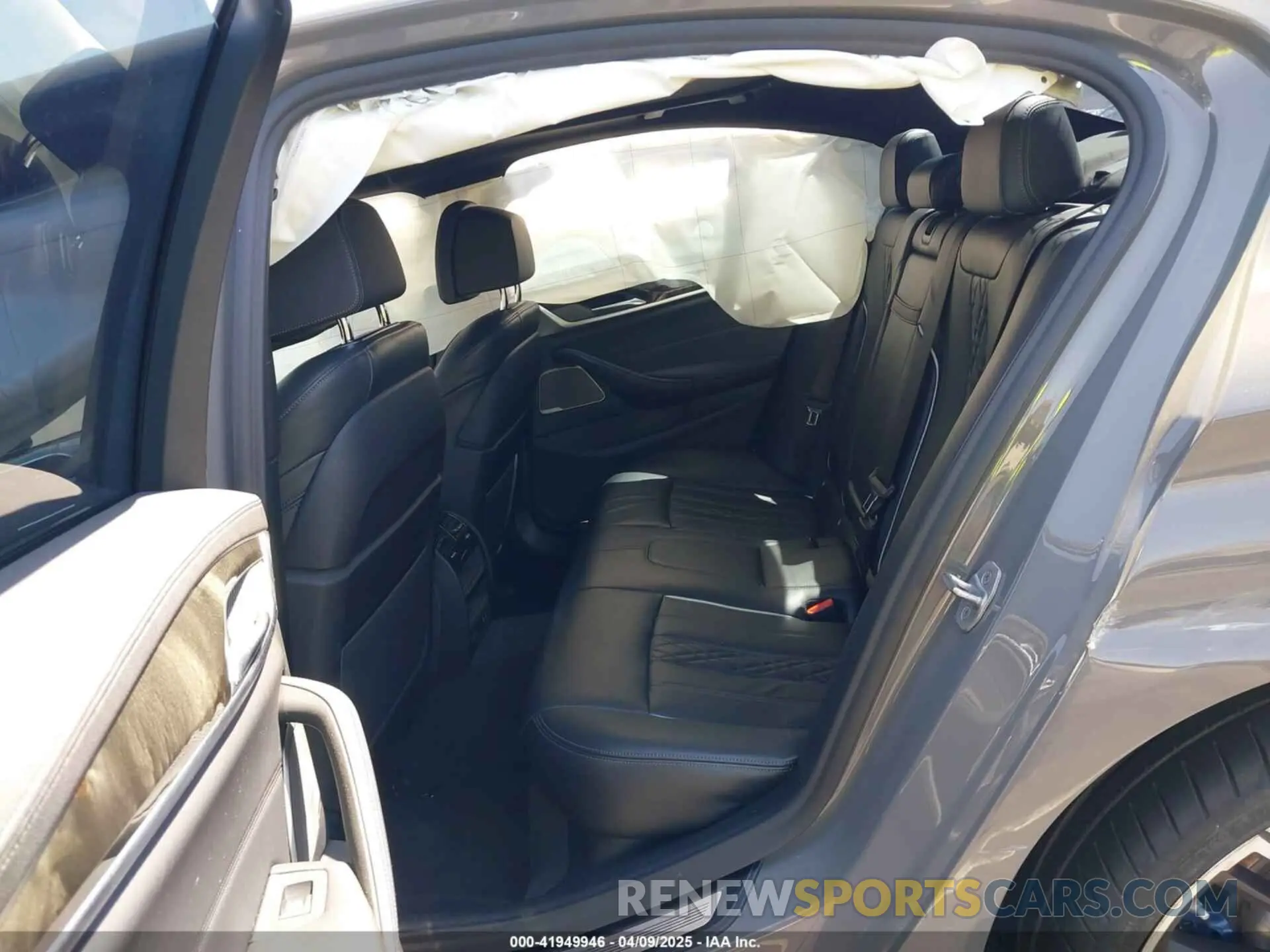 8 fotografías del automóvil dañado WBA13BK04MCF86288 BMW M550I 2021