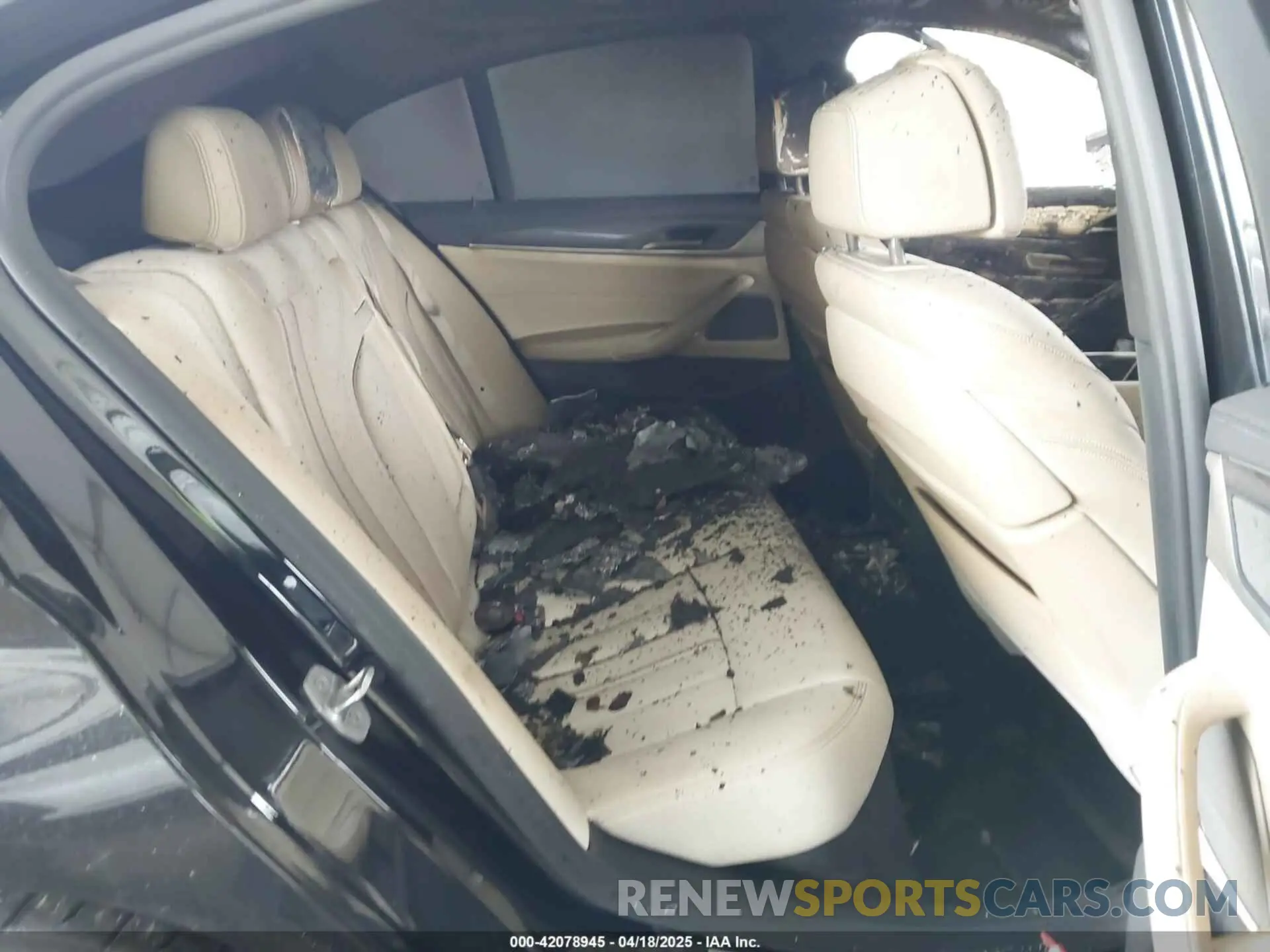 8 fotografías del automóvil dañado WBA13BK05MCF84792 BMW M550I 2021