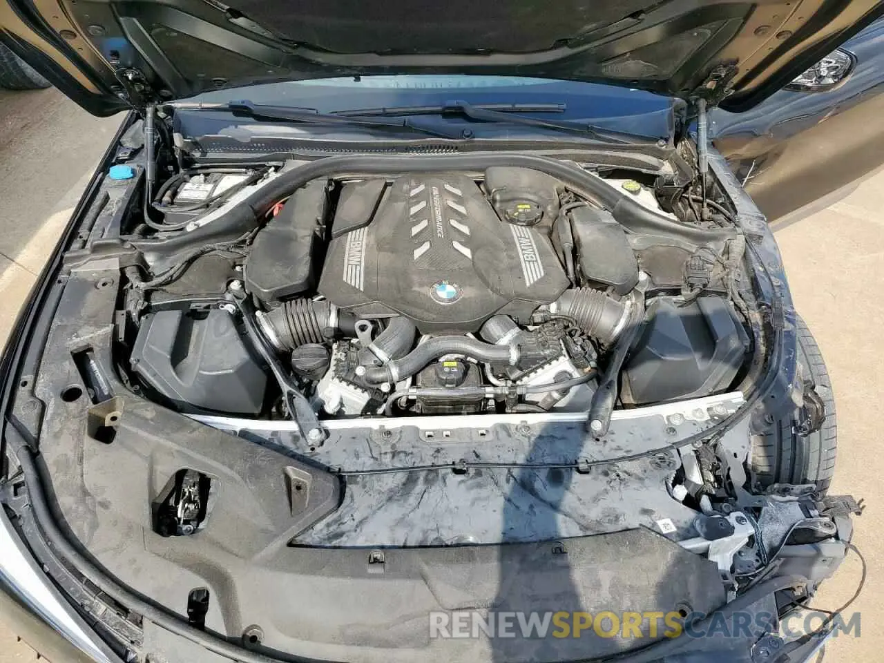 11 fotografías del automóvil dañado WBAFY4C5XKBX29810 BMW M8 2019