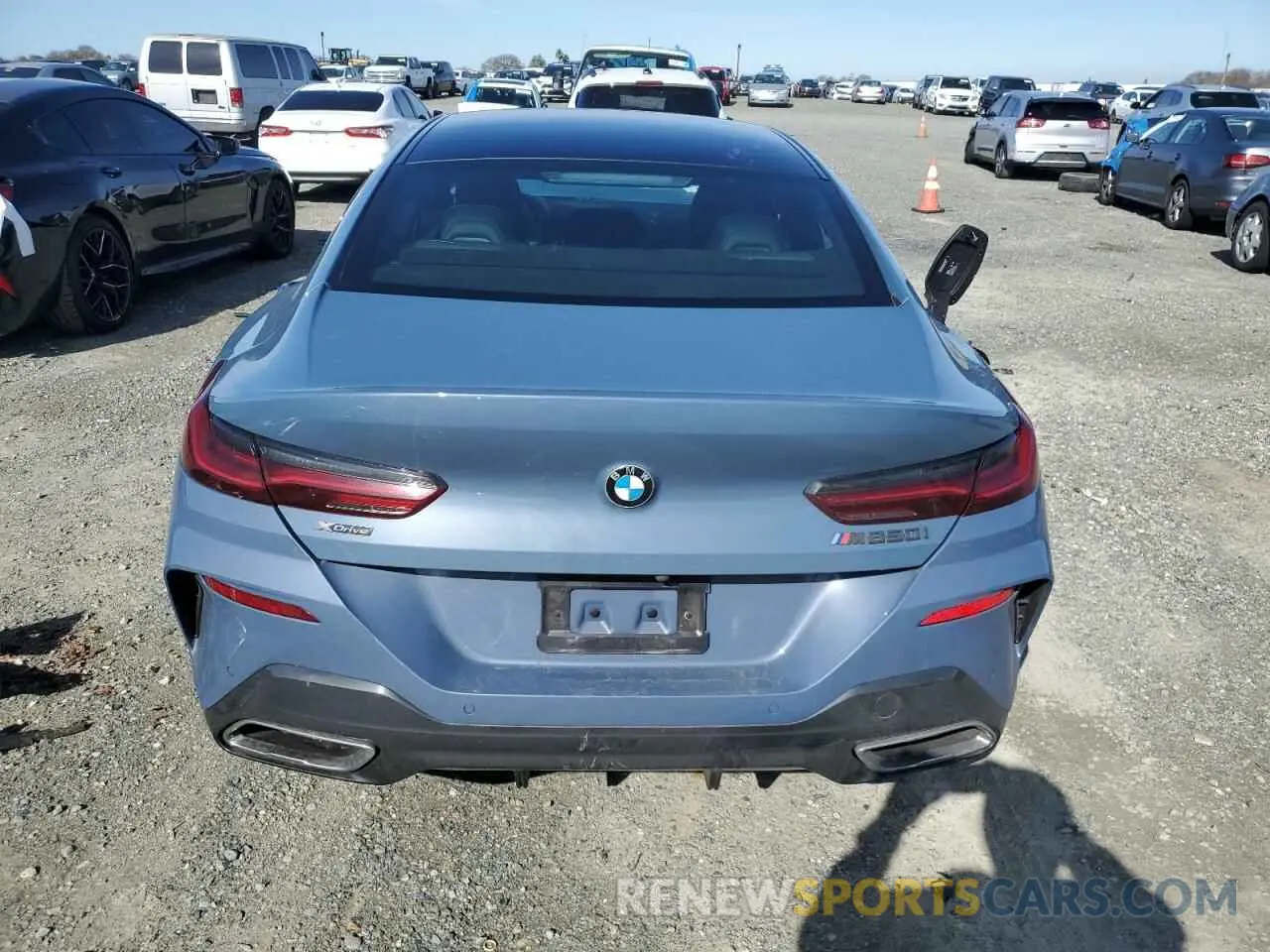 6 fotografías del automóvil dañado WBAGV8C03LCD56181 BMW M8 2020