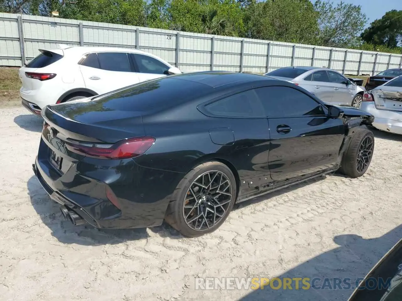 3 fotografías del automóvil dañado WBSAE0C03LBM08365 BMW M8 2020