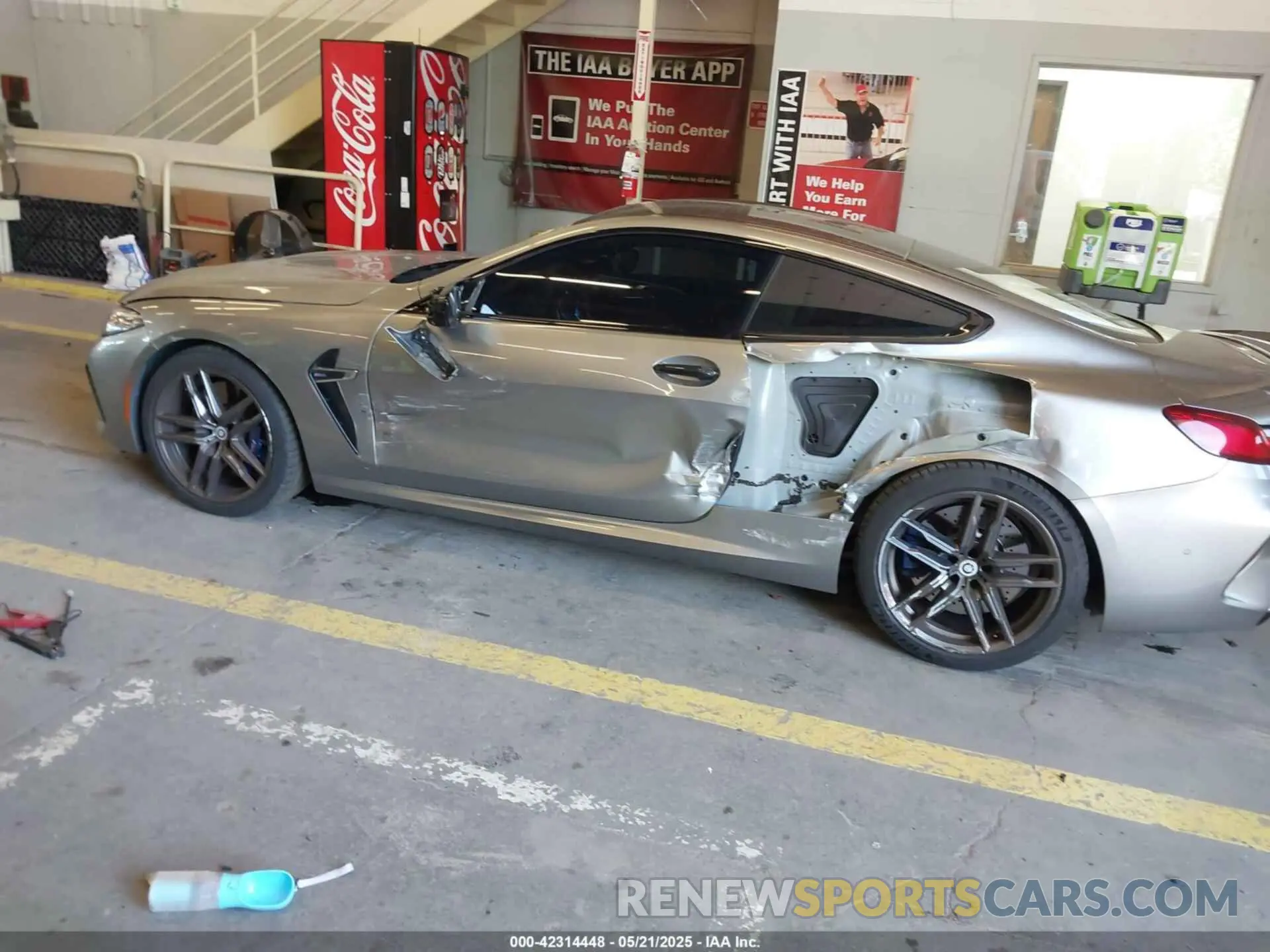 14 fotografías del automóvil dañado WBSAE0C05LCD60459 BMW M8 2020