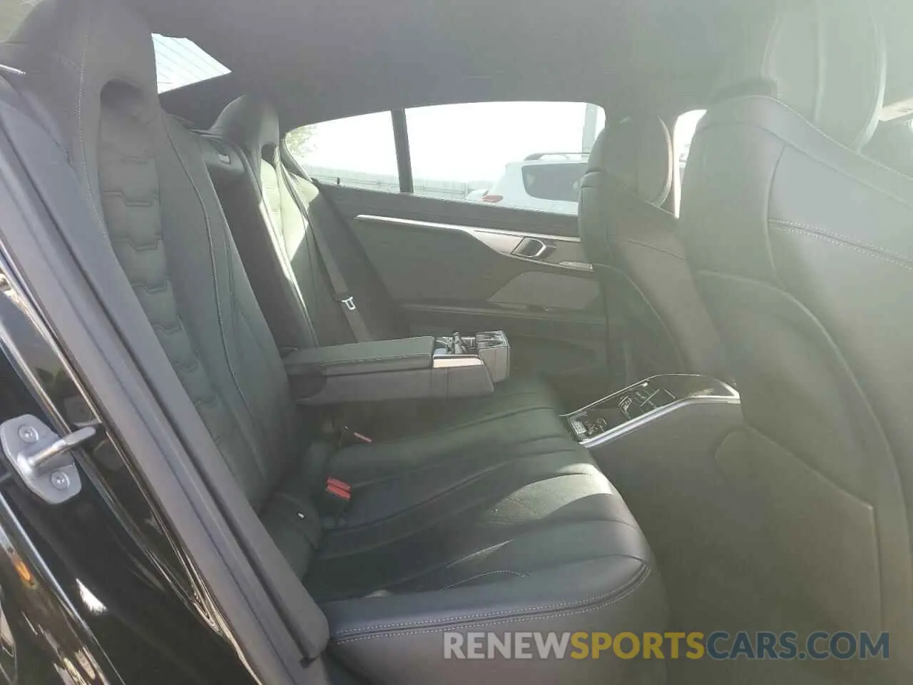 10 fotografías del automóvil dañado WBAGV8C02PCK67527 BMW M8 2023