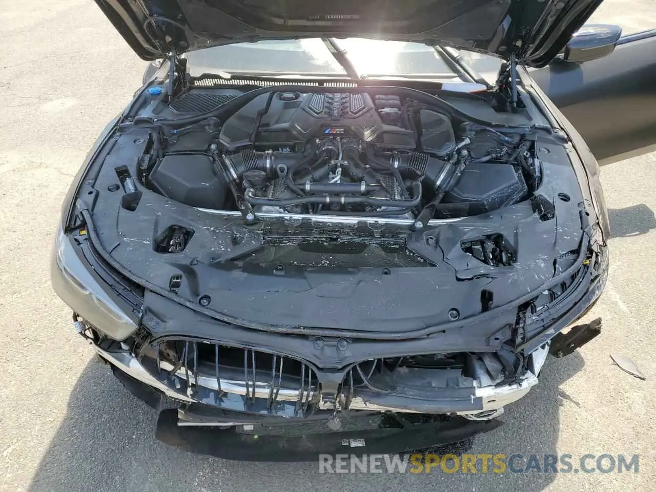 11 fotografías del automóvil dañado WBSGV0C05RCP23312 BMW M8 2024