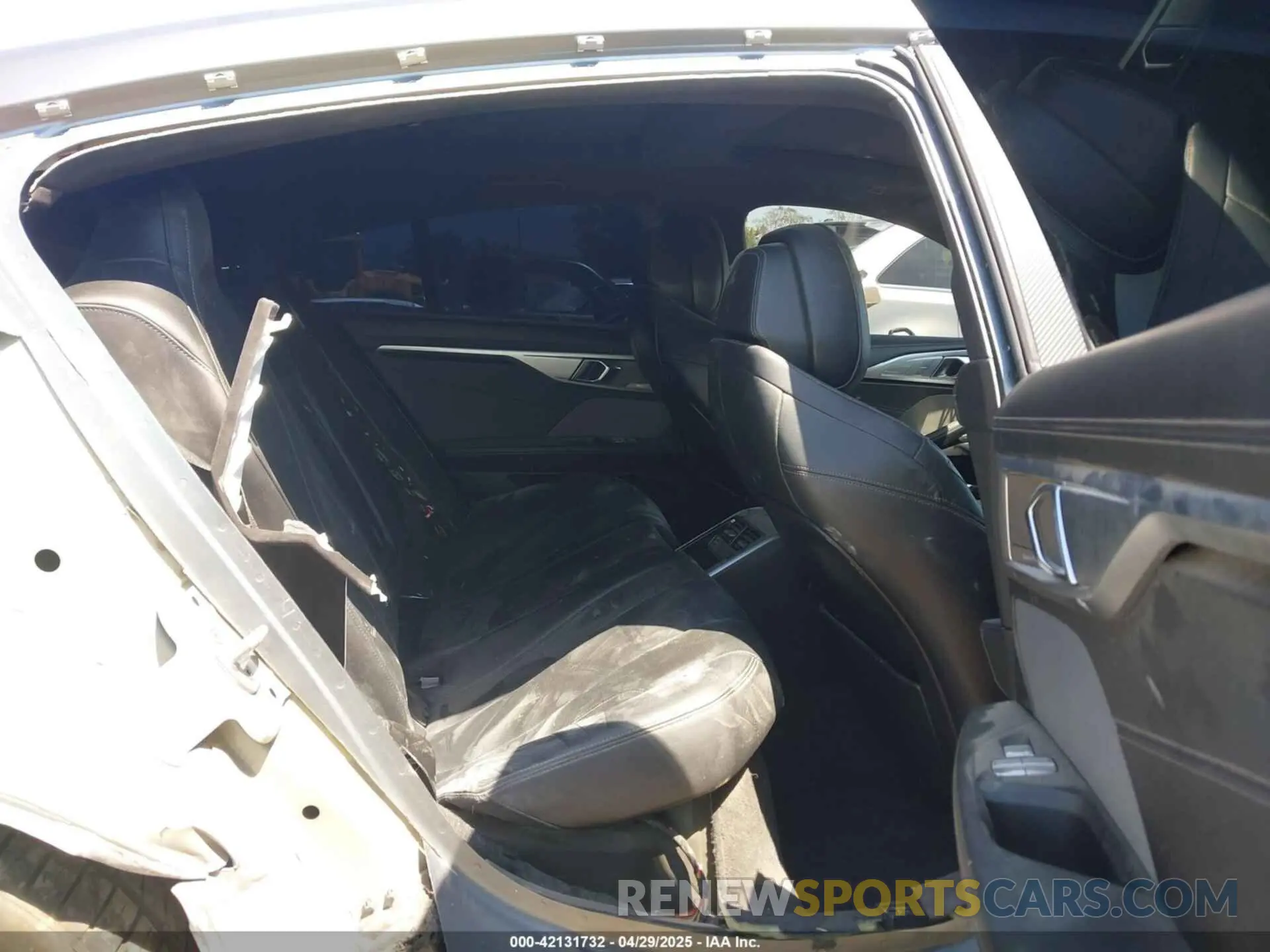 8 fotografías del automóvil dañado WBAGV8C02LCD45348 BMW M850I GTAN COUPE 2020