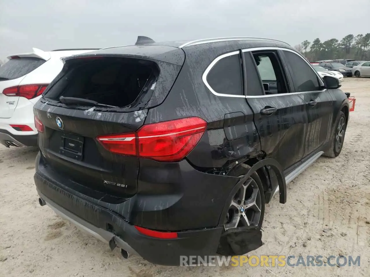 4 fotografías del automóvil dañado WBXHT3C50K5L39076 BMW X1 2019