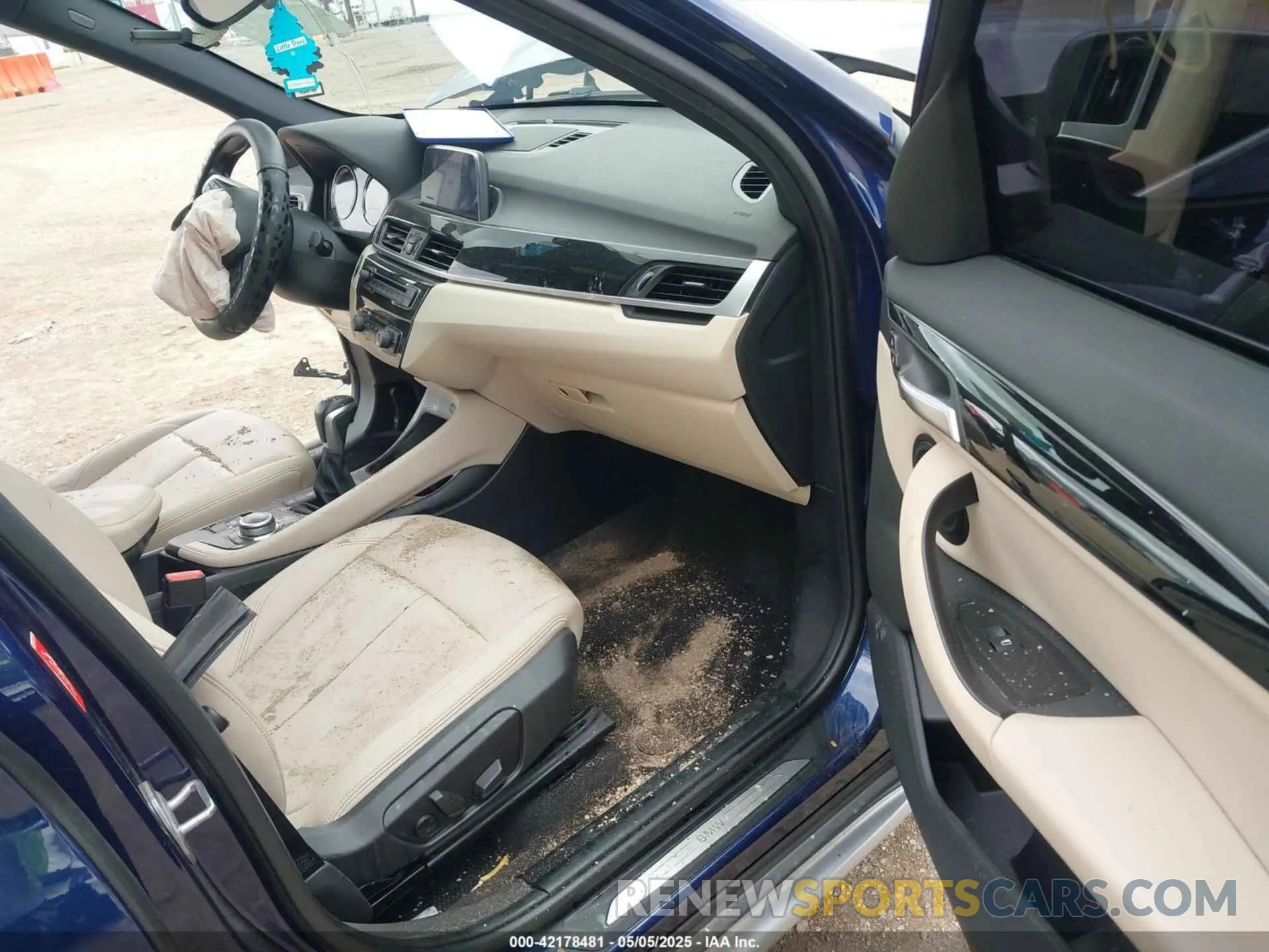 5 fotografías del automóvil dañado WBXHT3C53K3H35405 BMW X1 2019