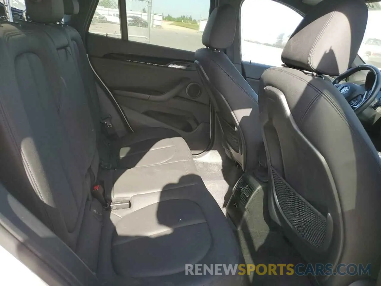 10 fotografías del automóvil dañado WBXHT3C53K5L35670 BMW X1 2019