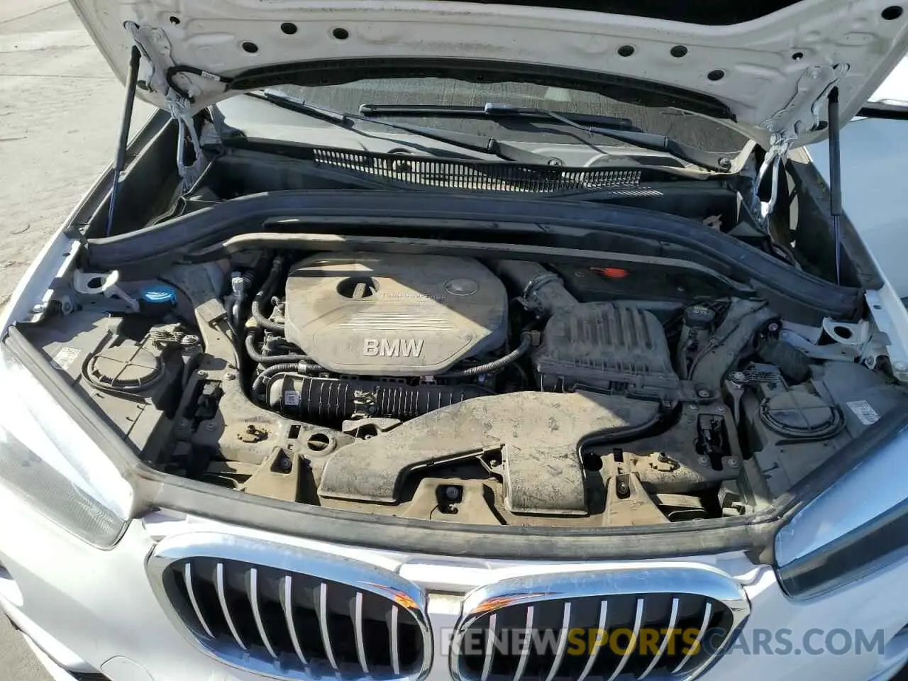 11 fotografías del automóvil dañado WBXHT3C53K5L35670 BMW X1 2019