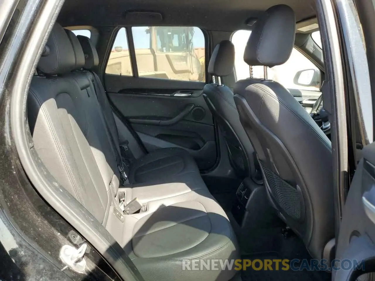 10 fotografías del automóvil dañado WBXHT3C59K5L90348 BMW X1 2019