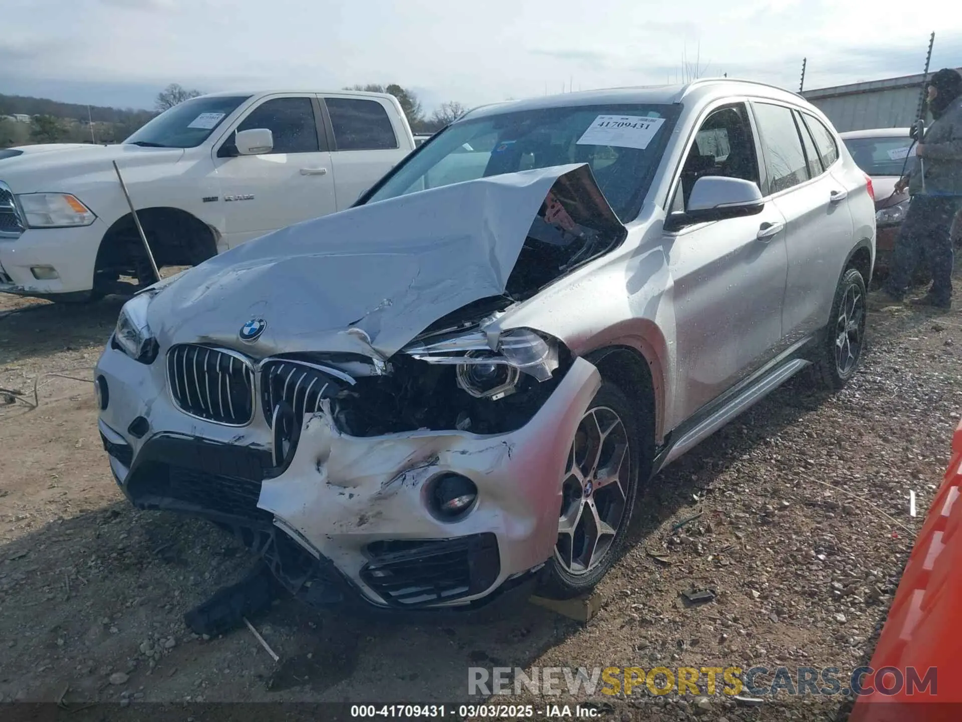 2 fotografías del automóvil dañado WBXHU7C52K3H44360 BMW X1 2019