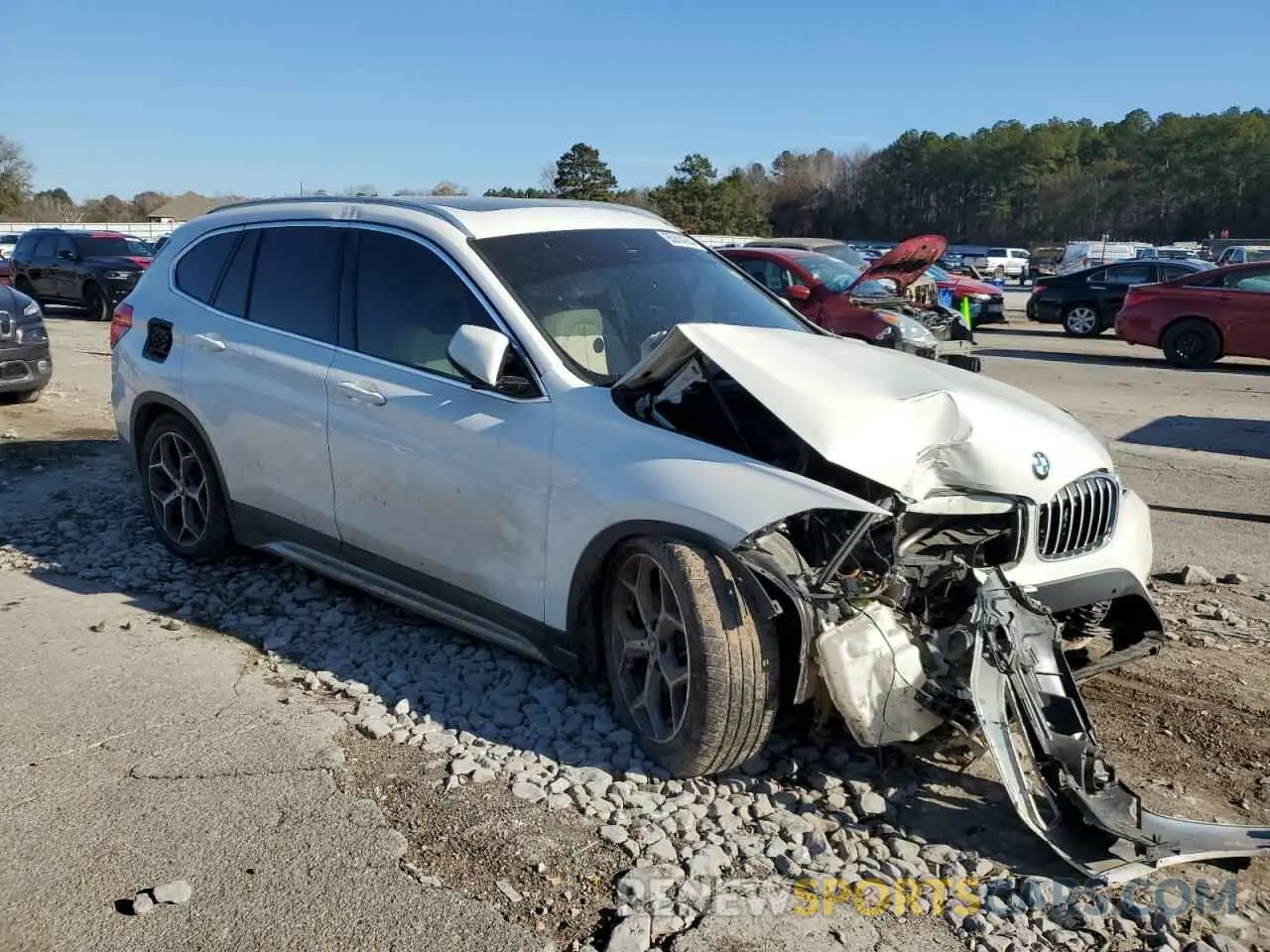 4 fotografías del automóvil dañado WBXHU7C53K3H45694 BMW X1 2019