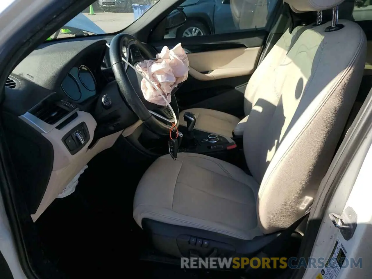 7 fotografías del automóvil dañado WBXHU7C53K3H45694 BMW X1 2019