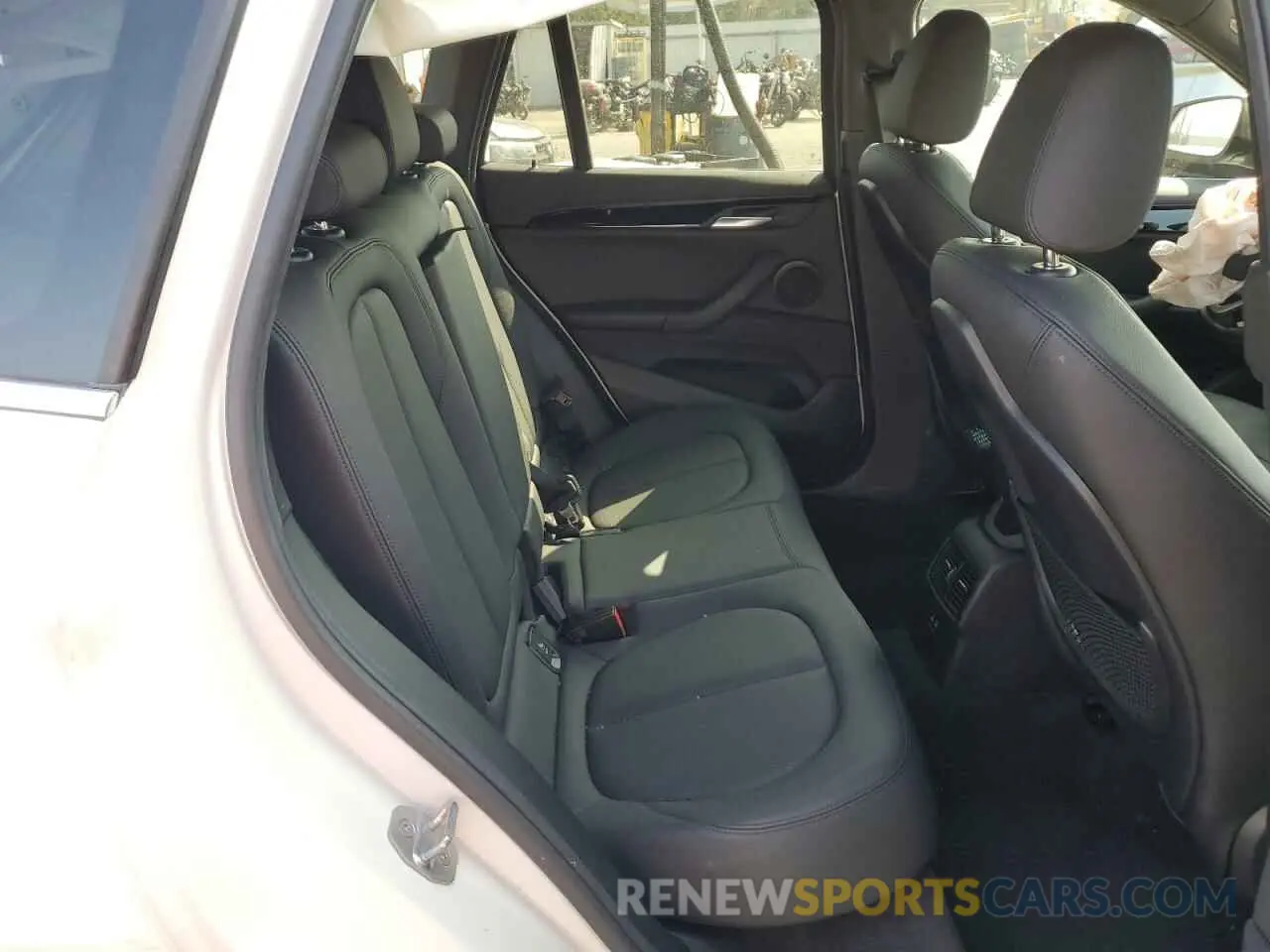 11 fotografías del automóvil dañado WBXHU7C53K3H45906 BMW X1 2019
