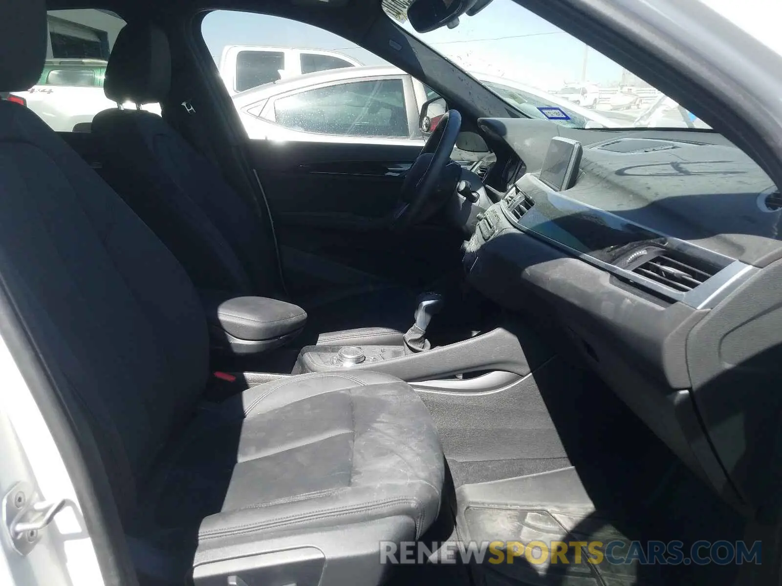 5 fotografías del automóvil dañado WBXHU7C54K3H45686 BMW X1 2019