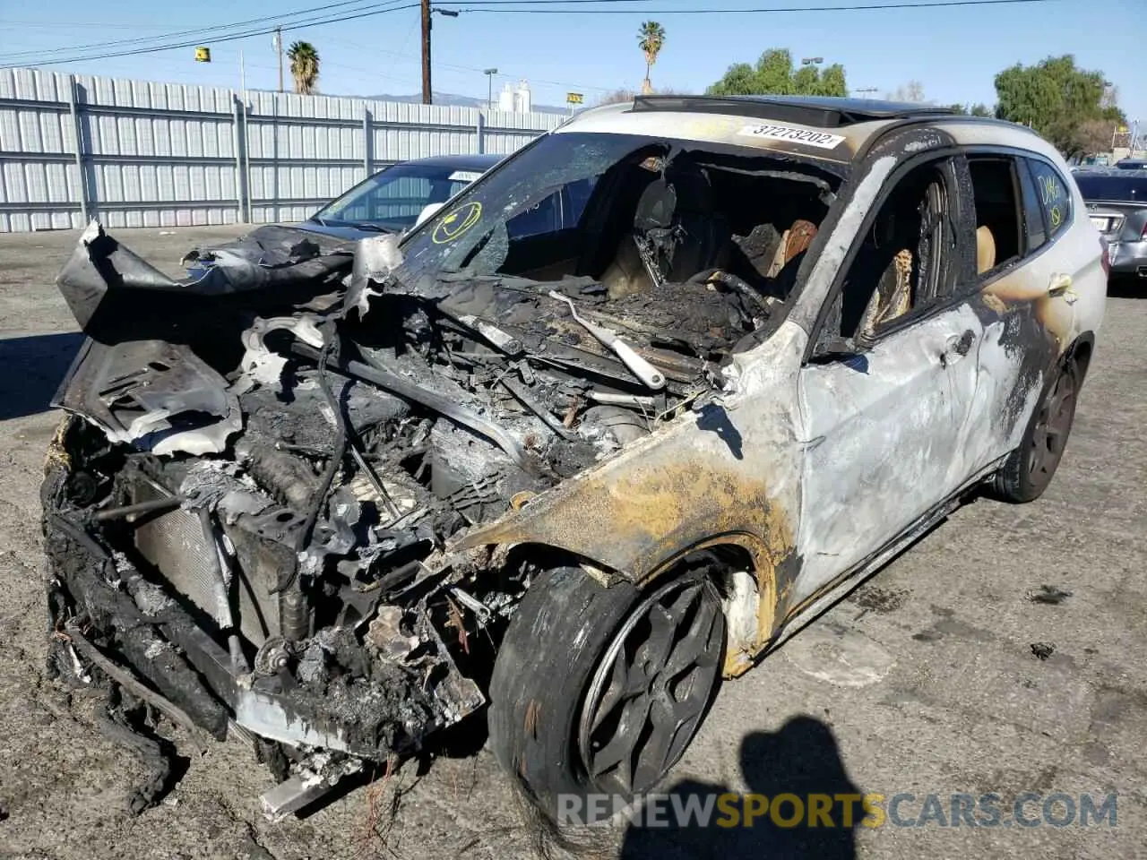 2 fotografías del automóvil dañado WBXHU7C56K3H44474 BMW X1 2019