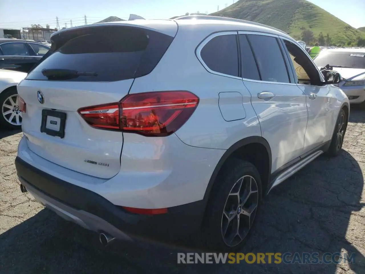 4 fotografías del automóvil dañado WBXHU7C56K3H44474 BMW X1 2019