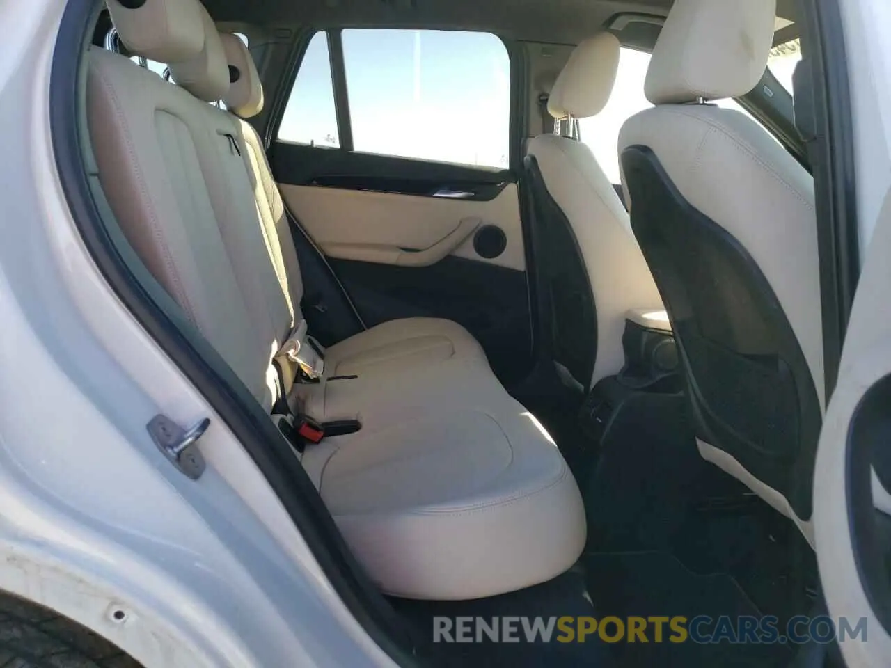 10 fotografías del automóvil dañado WBXJG7C09L5P28561 BMW X1 2020