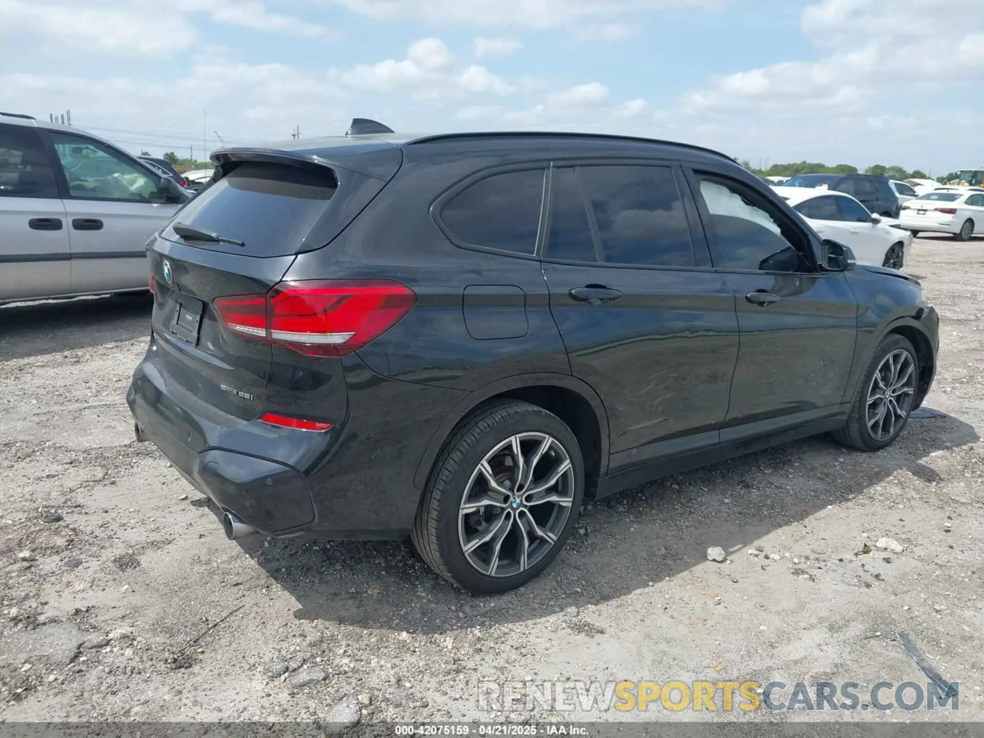 4 fotografías del automóvil dañado WBXJG7C0XL5P74237 BMW X1 2020