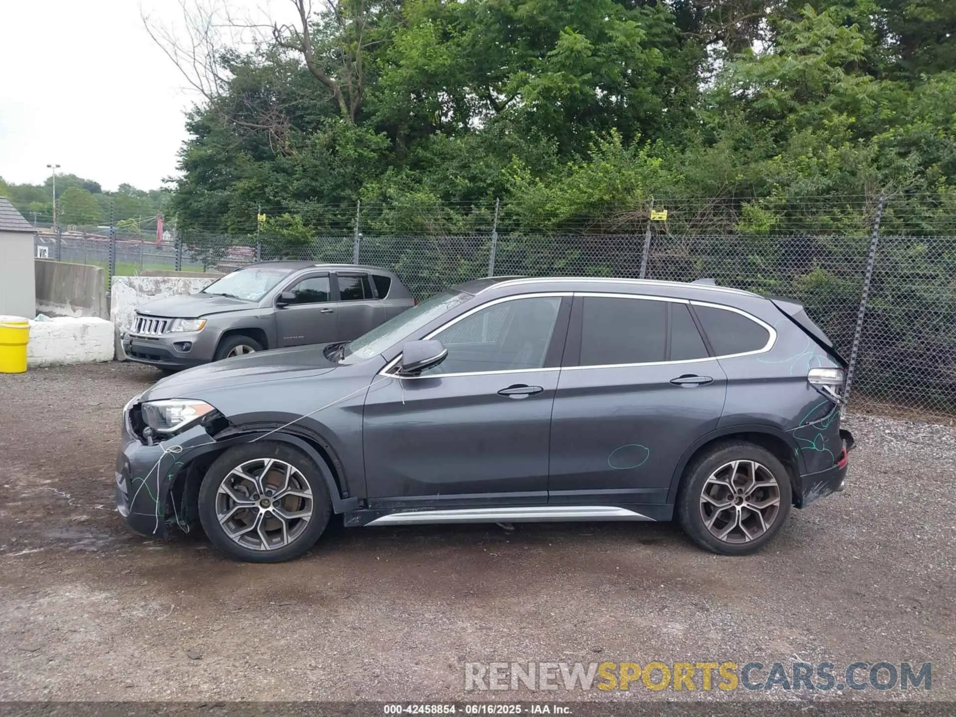 14 fotografías del automóvil dañado WBXJG9C04L5P43173 BMW X1 2020