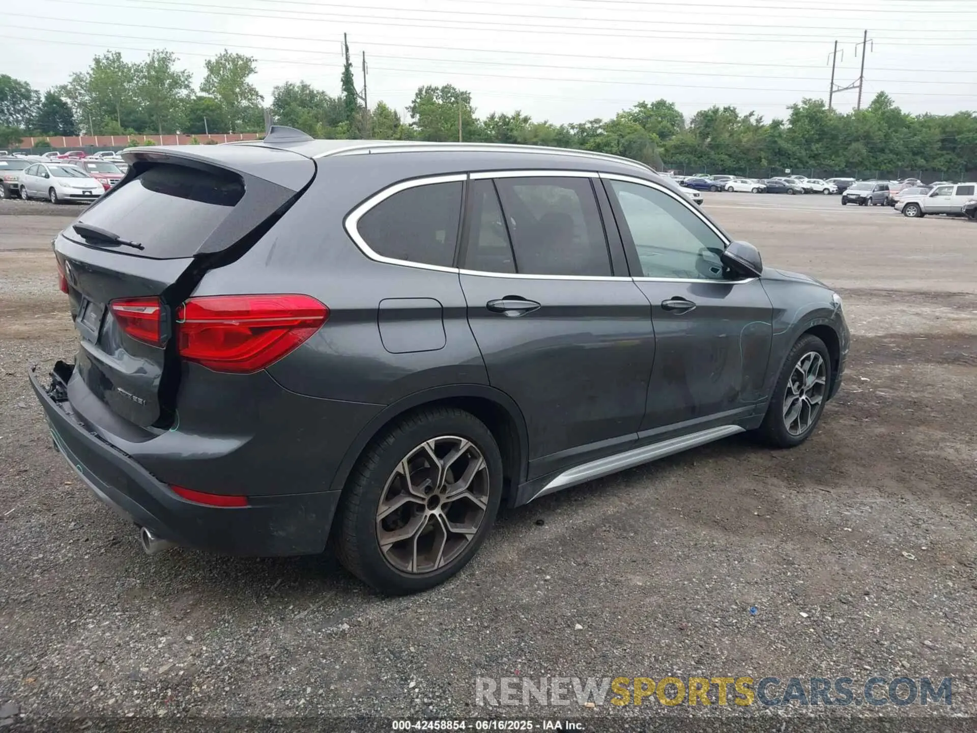 19 fotografías del automóvil dañado WBXJG9C04L5P43173 BMW X1 2020