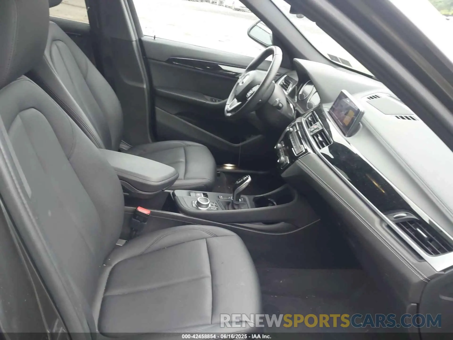 5 fotografías del automóvil dañado WBXJG9C04L5P43173 BMW X1 2020