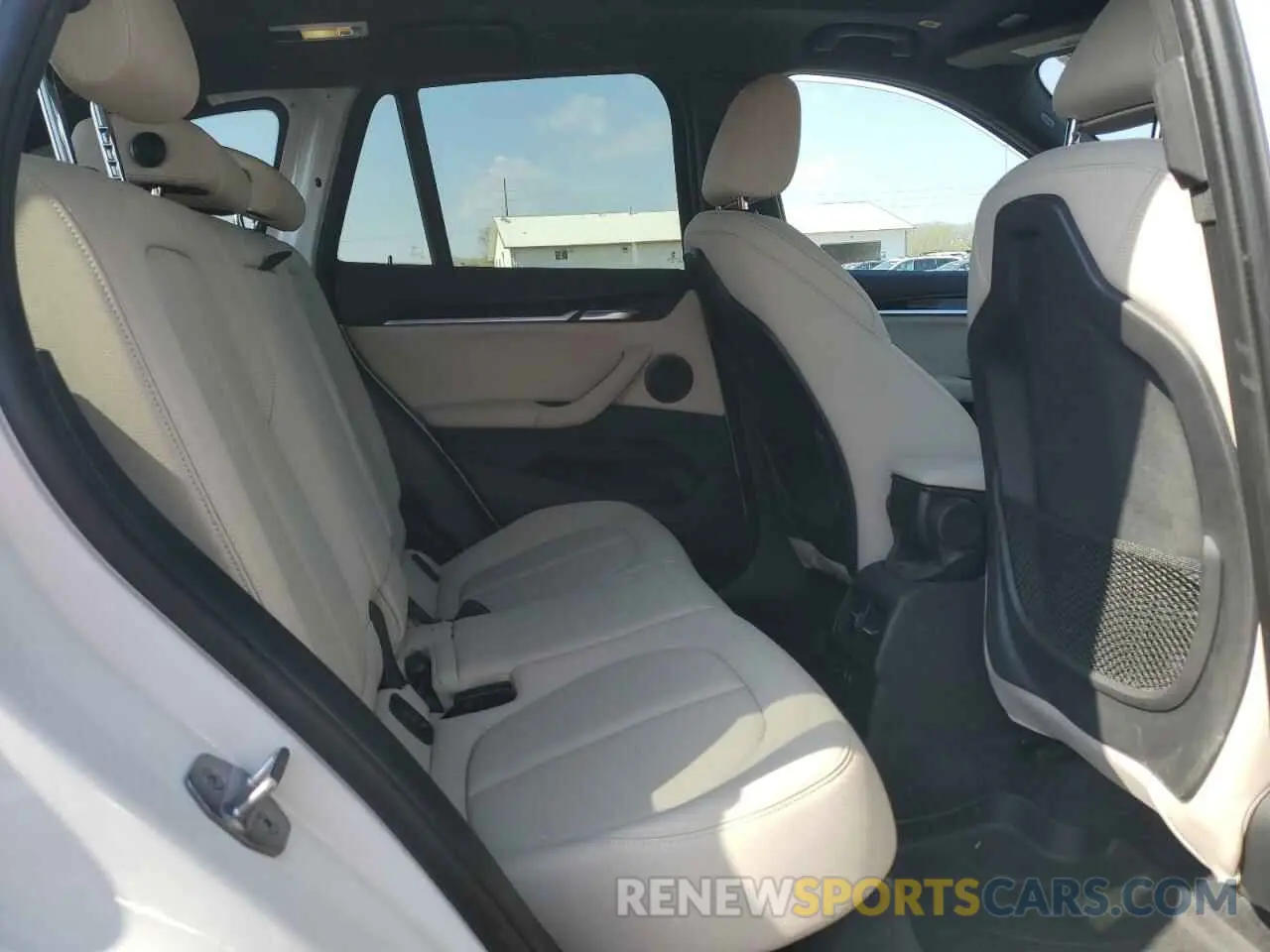 11 fotografías del automóvil dañado WBXJG9C06L5P53686 BMW X1 2020